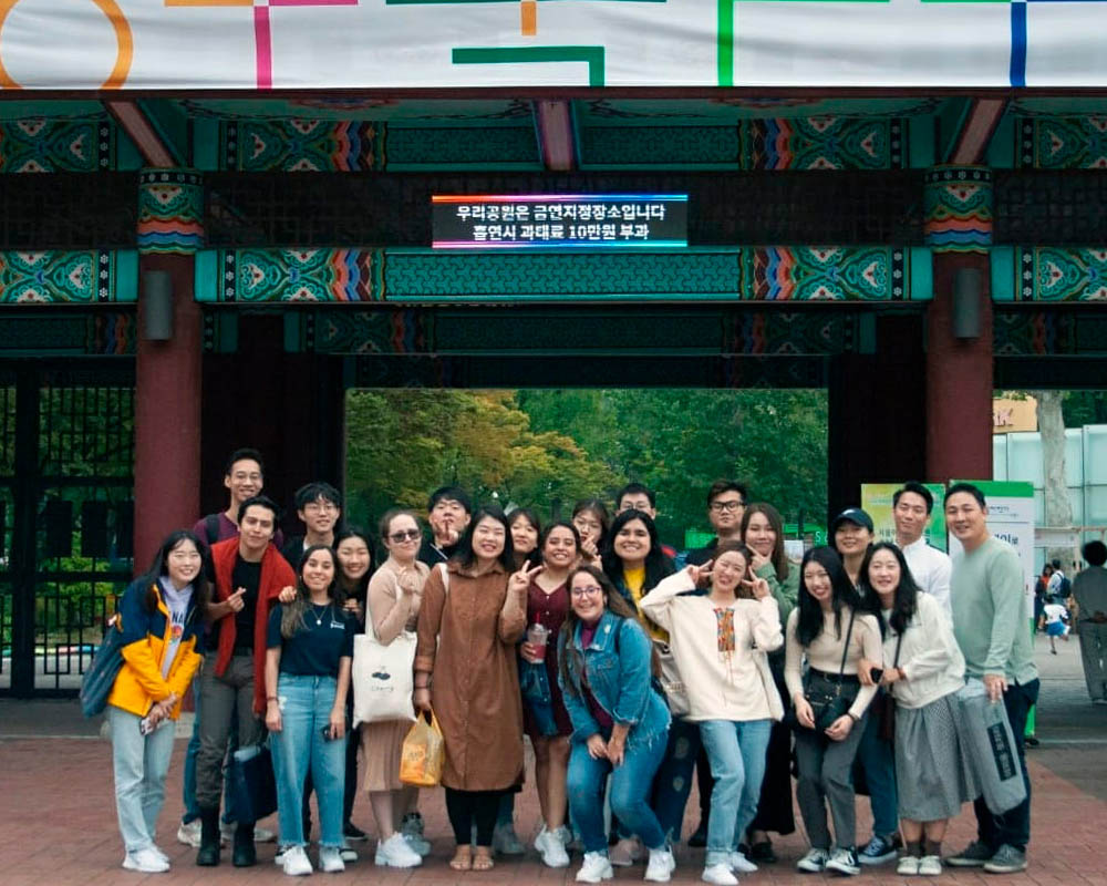 5 / 5 - Alumna de Empresas de Entretenimiento de Intercambio en Corea del Sur 5 / 5 - Alumna de Empresas de Entretenimiento de Intercambio en Corea del Sur