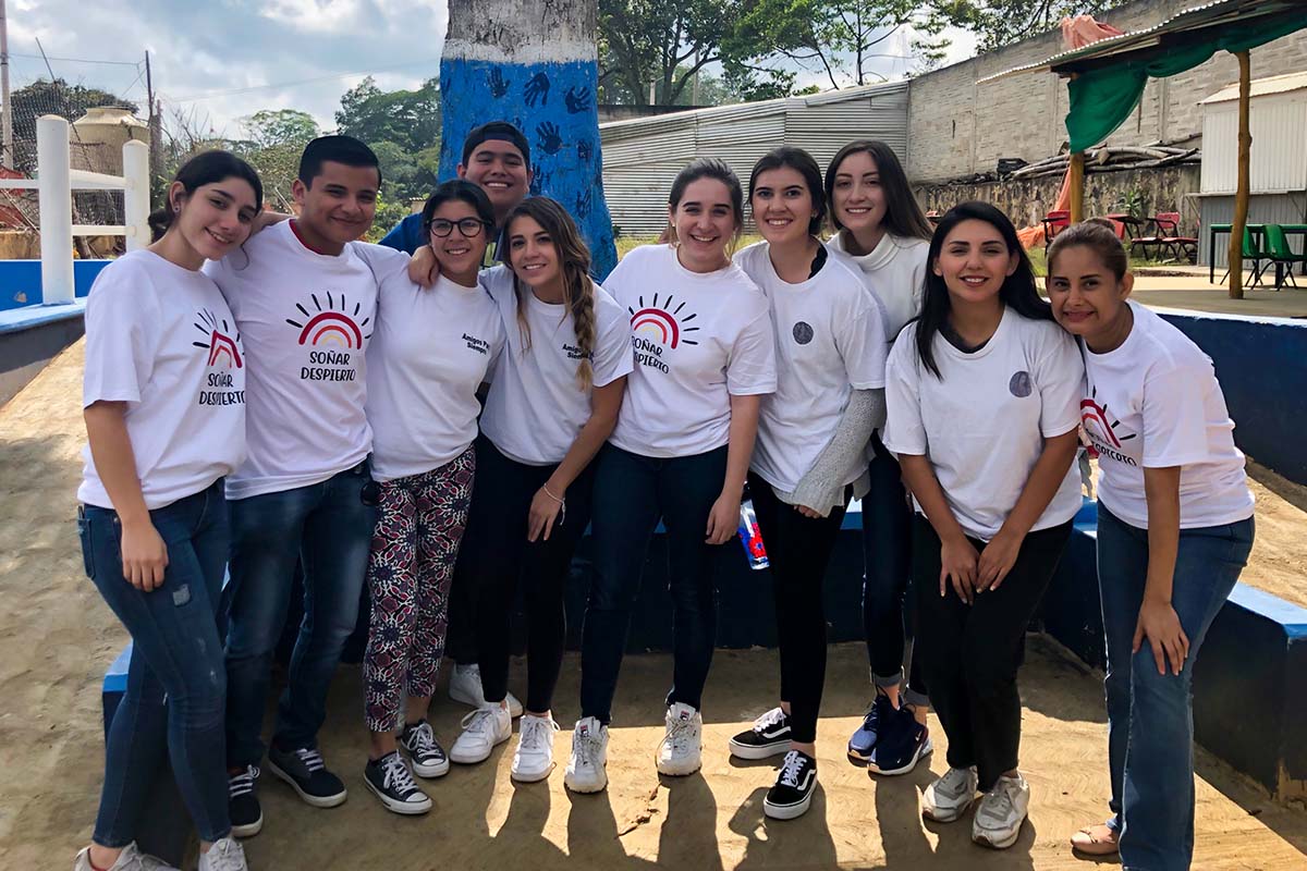 1 / 7 - Grupo Soñar Despierto de Visita en la Escuela las Maravillas 1 / 7 - Grupo Soñar Despierto de Visita en la Escuela las Maravillas