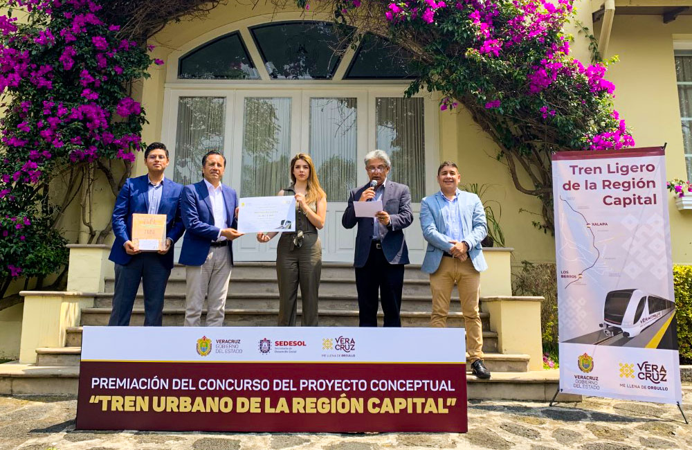 1 / 2 - Gobernador Cuitláhuac García con integrantes del equipo Entrepiso. 1 / 2 - Gobernador Cuitláhuac García con integrantes del equipo Entrepiso.