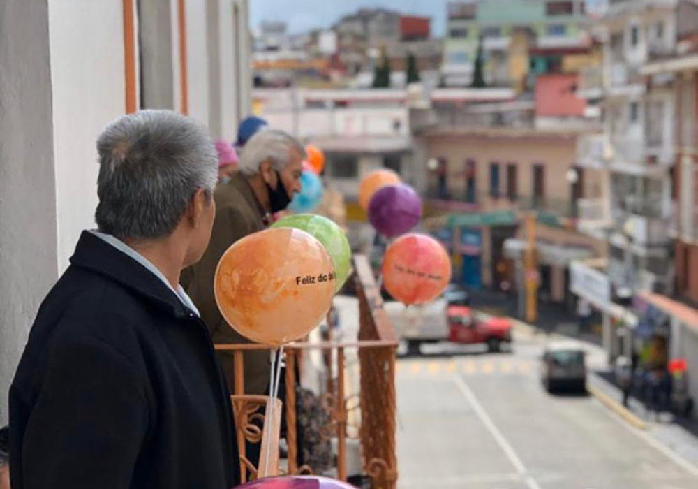 4 / 5 - Pequeños Detalles que Llenan el Corazón 4 / 5 - Pequeños Detalles que Llenan el Corazón