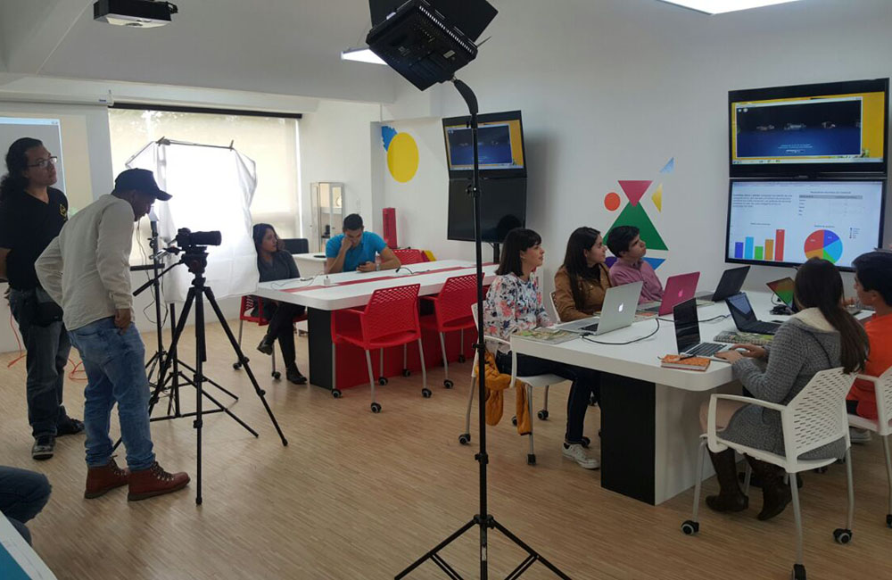 2 / 10 - La Vanguardia en Laboratorios y Plan de Estudios Fueron Determinantes en mi Formación 2 / 10 - La Vanguardia en Laboratorios y Plan de Estudios Fueron Determinantes en mi Formación