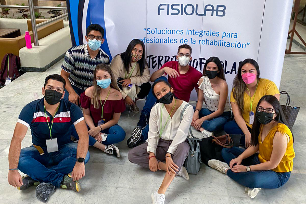 1 / 6 - Alumnos de Terapia Física y Rehabilitación Asisten a Congreso Internacional COFIR 1 / 6 - Alumnos de Terapia Física y Rehabilitación Asisten a Congreso Internacional COFIR