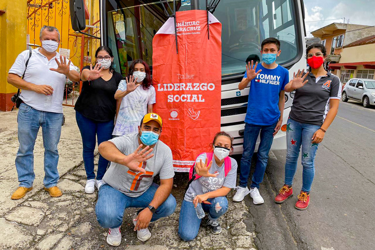 2 / 6 - Despensas e Insumos se Entregaron a Comunidades Afectadas por el Huracán Grace 2 / 6 - Despensas e Insumos se Entregaron a Comunidades Afectadas por el Huracán Grace