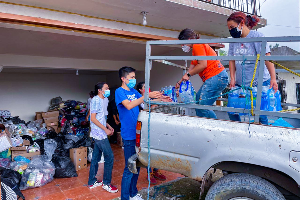 5 / 6 - Despensas e Insumos se Entregaron a Comunidades Afectadas por el Huracán Grace 5 / 6 - Despensas e Insumos se Entregaron a Comunidades Afectadas por el Huracán Grace