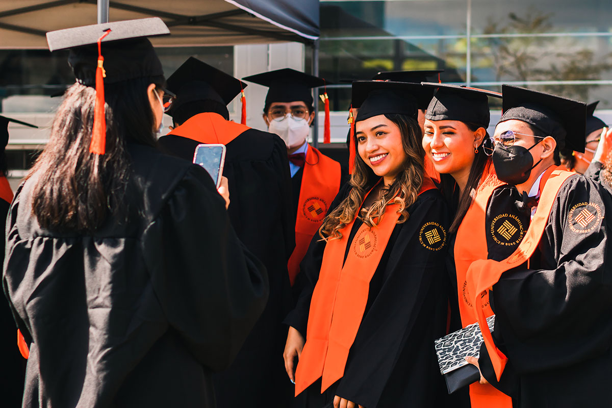 1 / 81 - Egresa una Generación Más de Líderes de Acción Positiva de la Anáhuac Veracruz 1 / 81 - Egresa una Generación Más de Líderes de Acción Positiva de la Anáhuac Veracruz