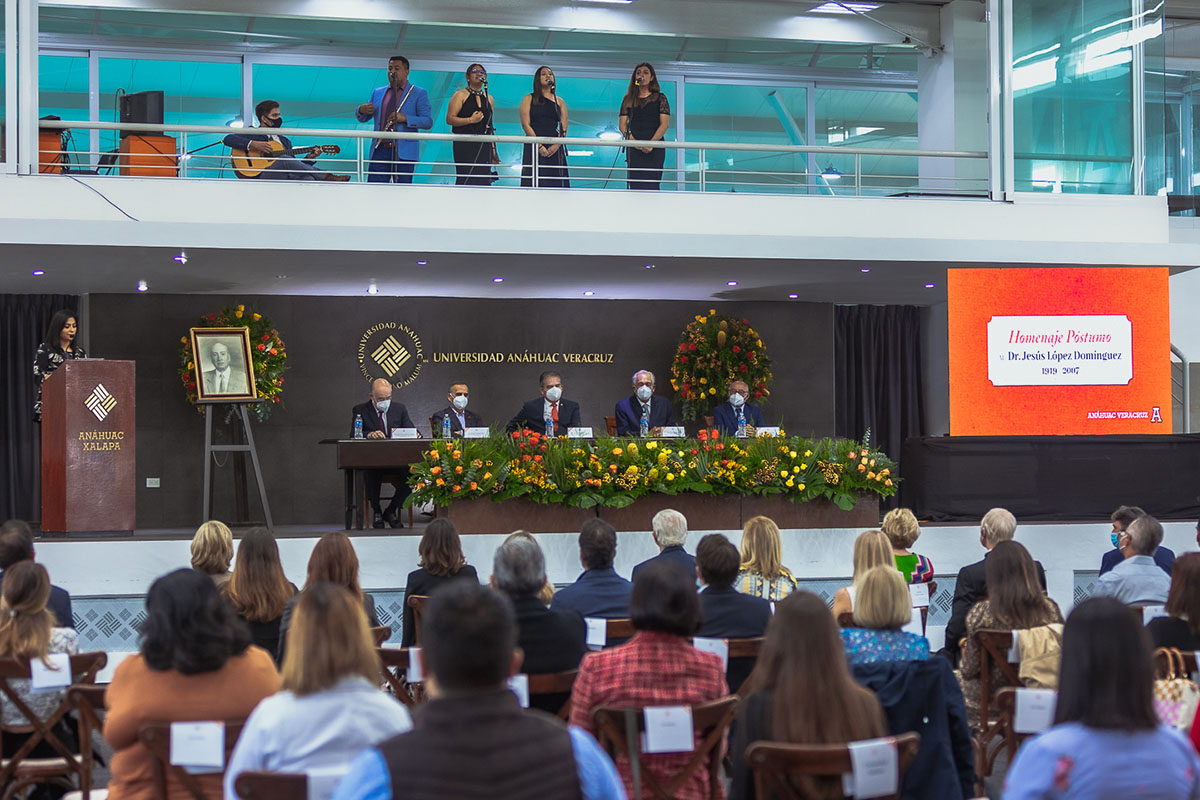 4 / 52 - Memorable Homenaje al Dr. Jesus López Domínguez en el Marco del Día del Médico