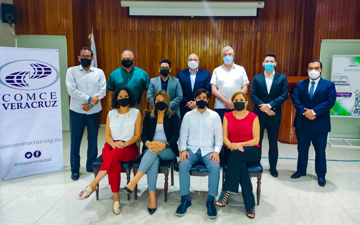 1 / 3 - Visita de Ingeniería y Negocios Internacionales a la Sesión Bimestral del COMCE Veracruz 1 / 3 - Visita de Ingeniería y Negocios Internacionales a la Sesión Bimestral del COMCE Veracruz