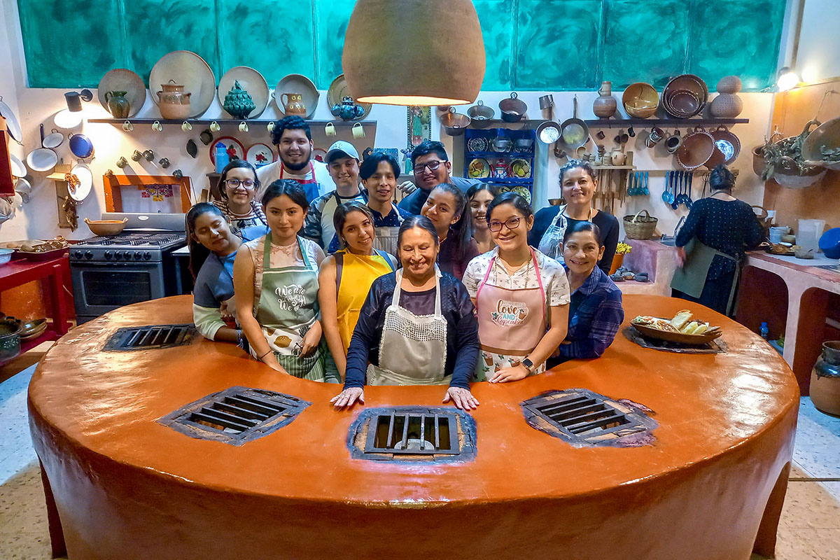 1 / 5 - Alumnos de Turismo Participaron en Acuyo Taller de Cocina Tradicional 1 / 5 - Alumnos de Turismo Participaron en Acuyo Taller de Cocina Tradicional