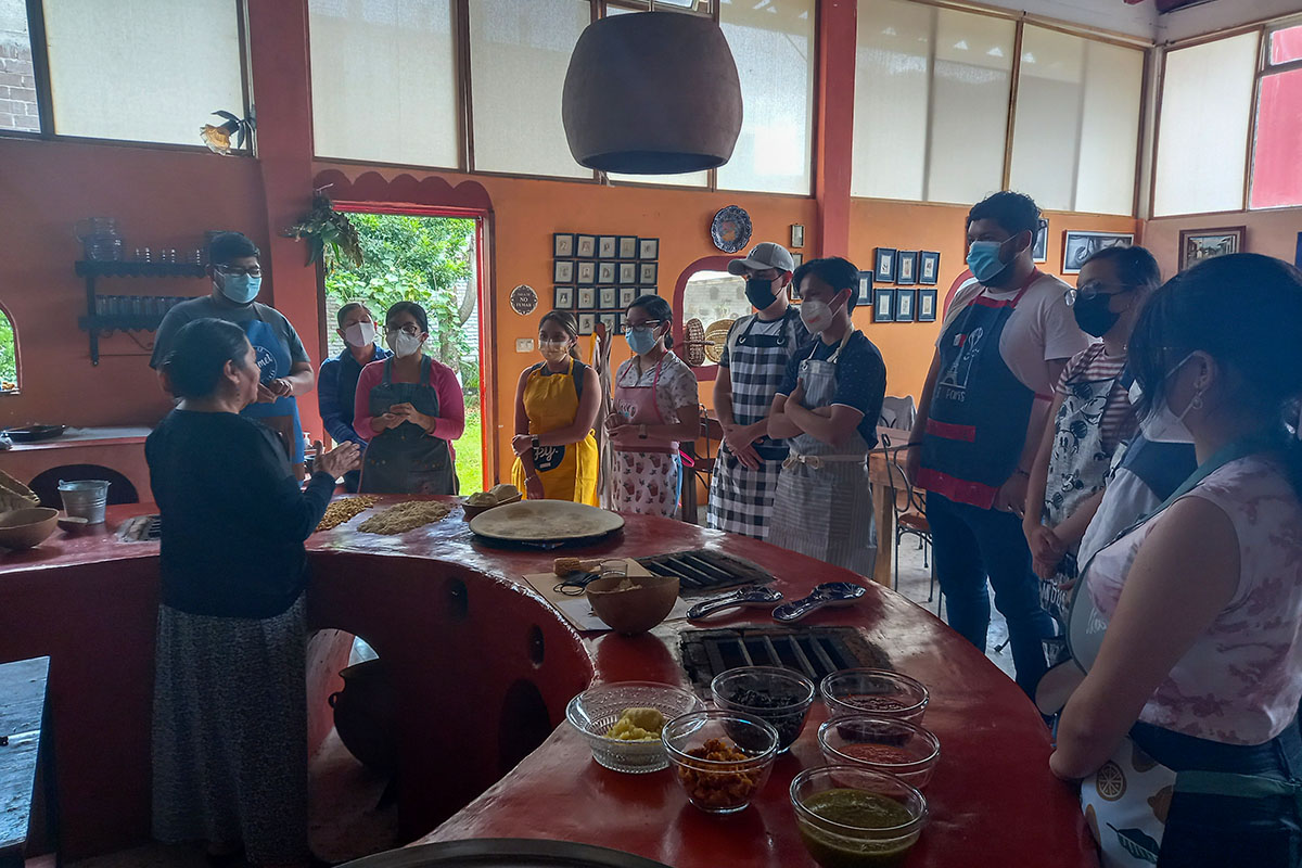 3 / 5 - Alumnos de Turismo Participaron en Acuyo Taller de Cocina Tradicional 3 / 5 - Alumnos de Turismo Participaron en Acuyo Taller de Cocina Tradicional
