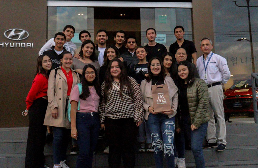2 / 5 - Escuela de Administración y Dirección de Empresas Visita Hyundai Xalapa 2 / 5 - Escuela de Administración y Dirección de Empresas Visita Hyundai Xalapa