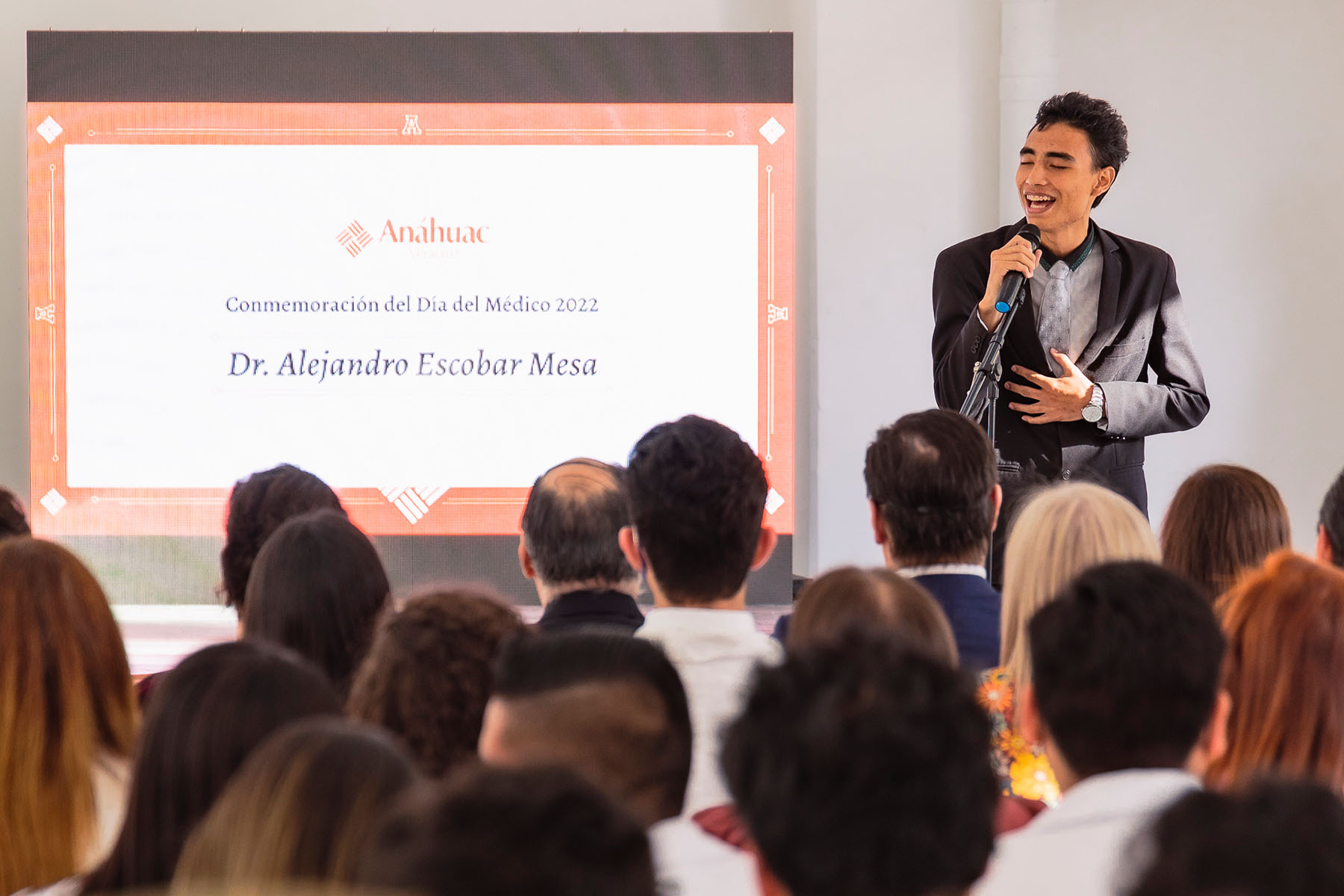 4 / 12 - Homenaje al Dr. Alejandro Escobar Mesa 4 / 12 - Homenaje al Dr. Alejandro Escobar Mesa