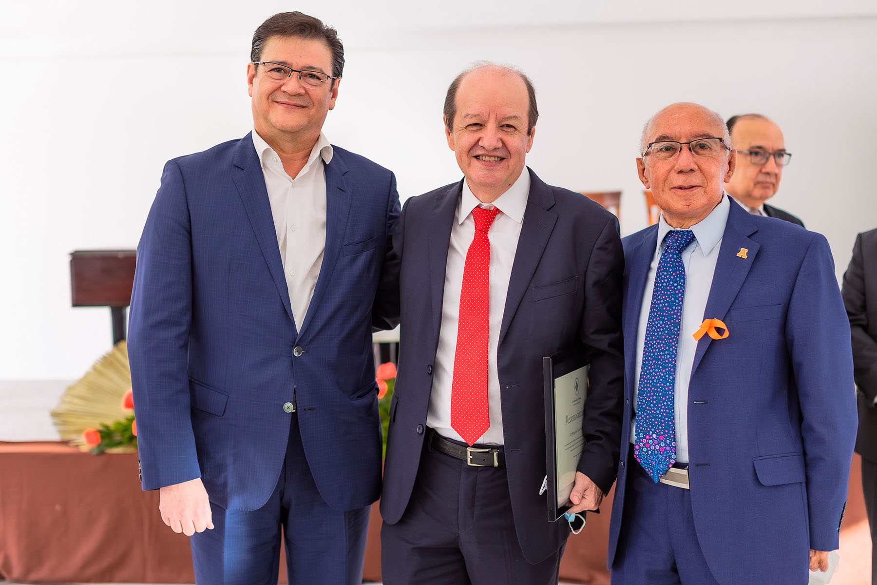 12 / 12 - Homenaje al Dr. Alejandro Escobar Mesa 12 / 12 - Homenaje al Dr. Alejandro Escobar Mesa