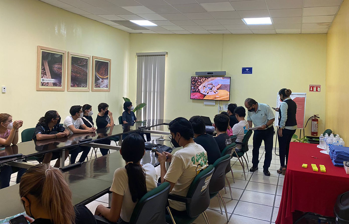 3 / 7 - Visita Académica de Negocios Internacionales a Agroindustrias Unidas del Cacao 3 / 7 - Visita Académica de Negocios Internacionales a Agroindustrias Unidas del Cacao
