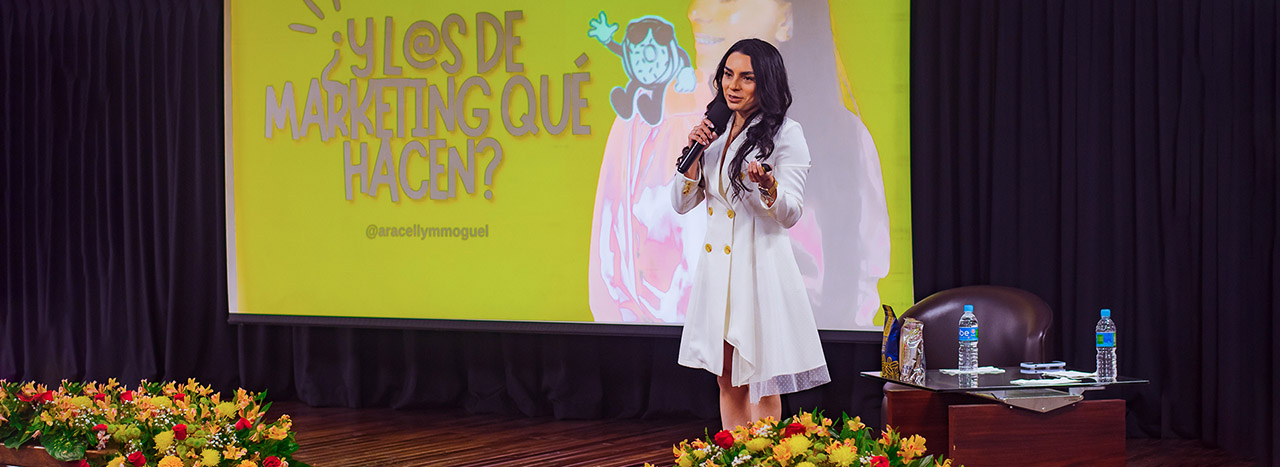 Se Imparte Exitosamente la Conferencia Magistral ¿Y l@s de Marketing qué Hacen?