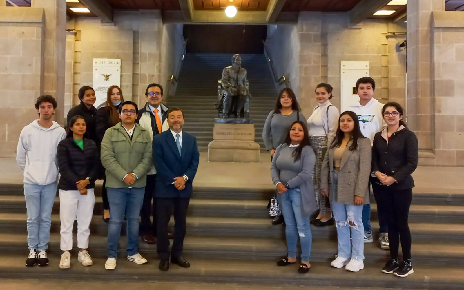 1 / 4 - Viaje de Estudios a la Suprema Corte de Justicia de la Nación 1 / 4 - Viaje de Estudios a la Suprema Corte de Justicia de la Nación