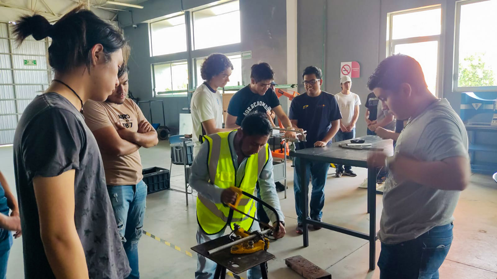 Cerrar vista en pantalla completa 1 / 1 - Taller de la NOM-027-STPS-2008 Actividades de Corte y Soldadura