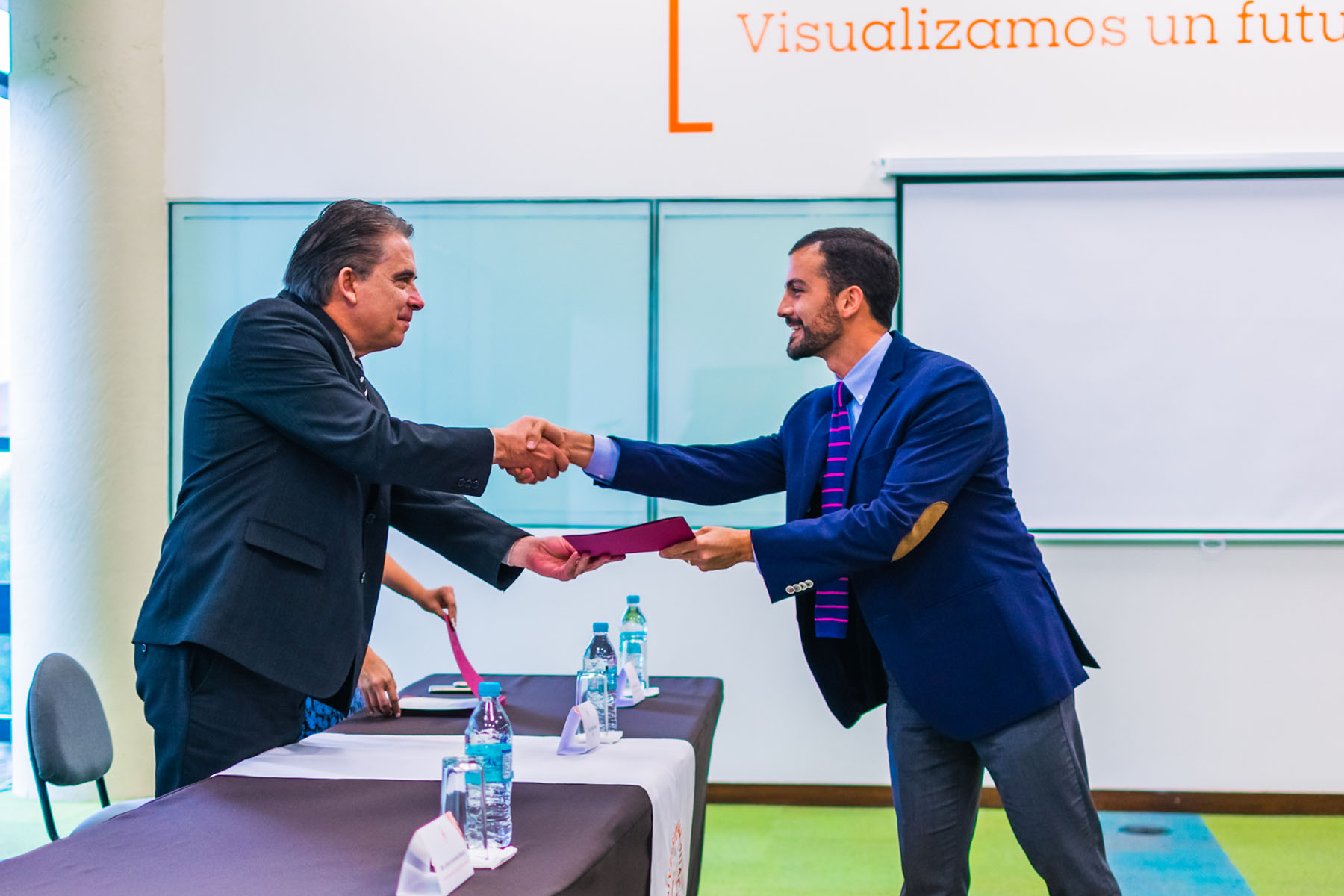 4 / 23 - Clausura de Diplomados de la Escuela de Psicología 4 / 23 - Clausura de Diplomados de la Escuela de Psicología