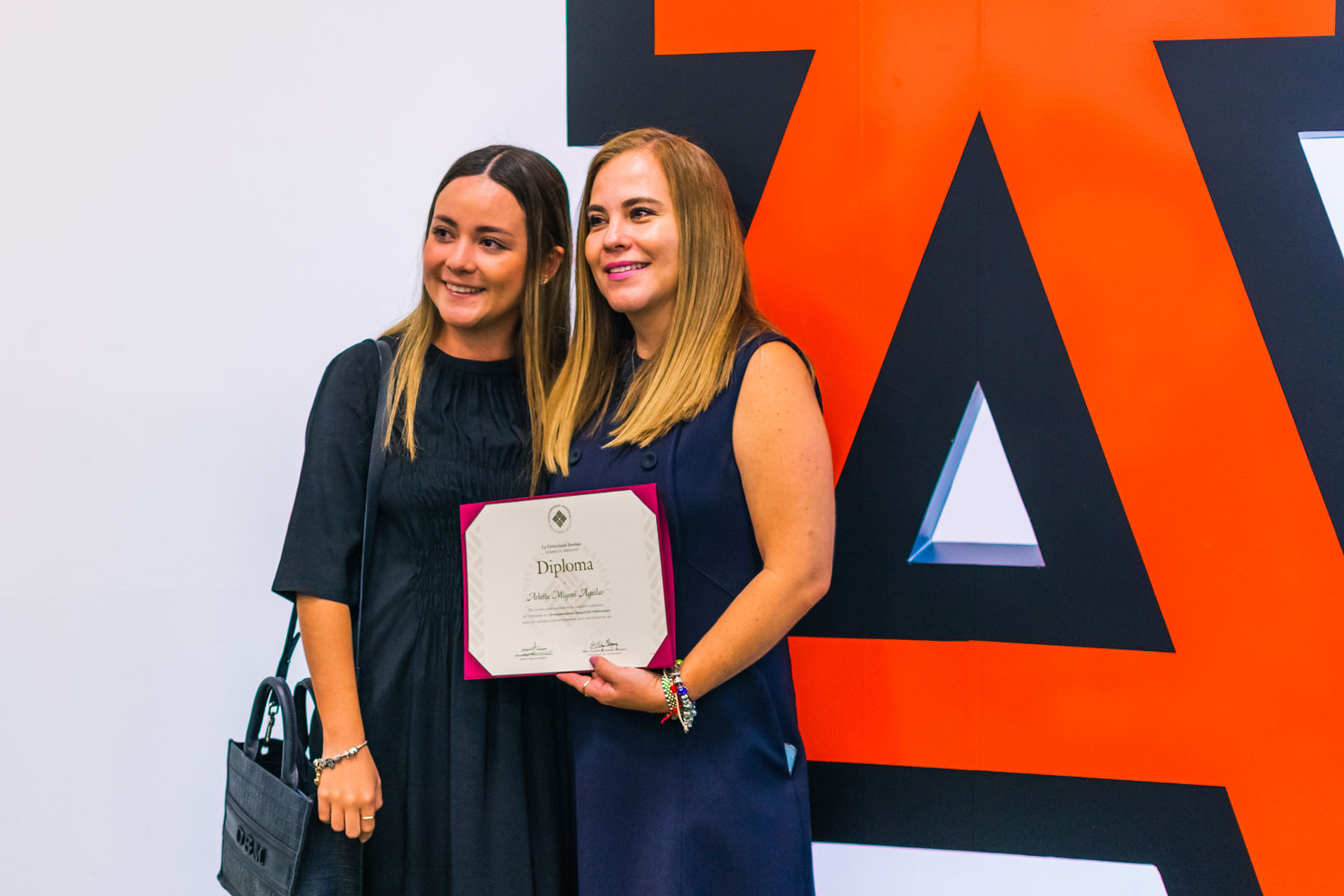 15 / 23 - Clausura de Diplomados de la Escuela de Psicología 15 / 23 - Clausura de Diplomados de la Escuela de Psicología