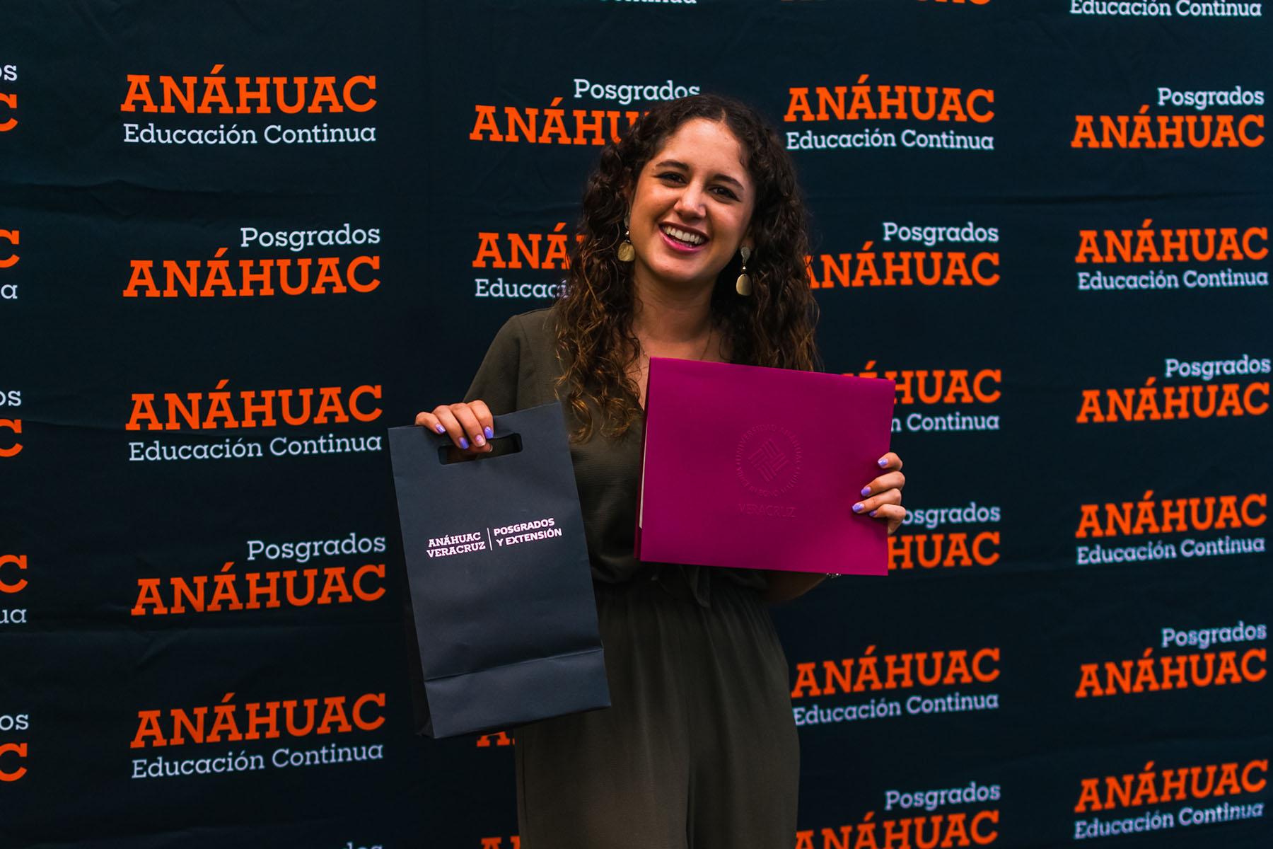 21 / 23 - Clausura de Diplomados de la Escuela de Psicología 21 / 23 - Clausura de Diplomados de la Escuela de Psicología