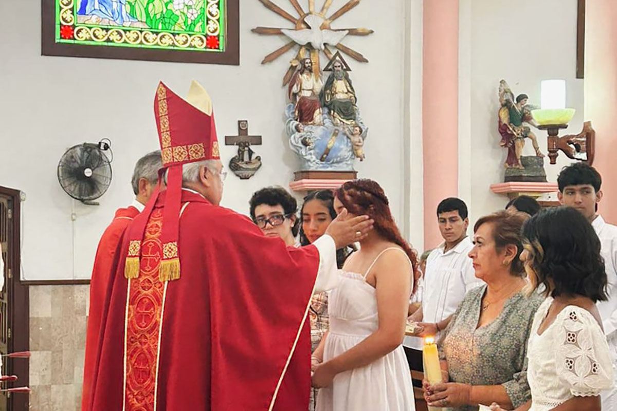 2 / 10 - Miembros de la Comunidad Anáhuac Veracruz Reciben el Sacramento de Confirmación y 2 / 10 - Miembros de la Comunidad Anáhuac Veracruz Reciben el Sacramento de Confirmación y