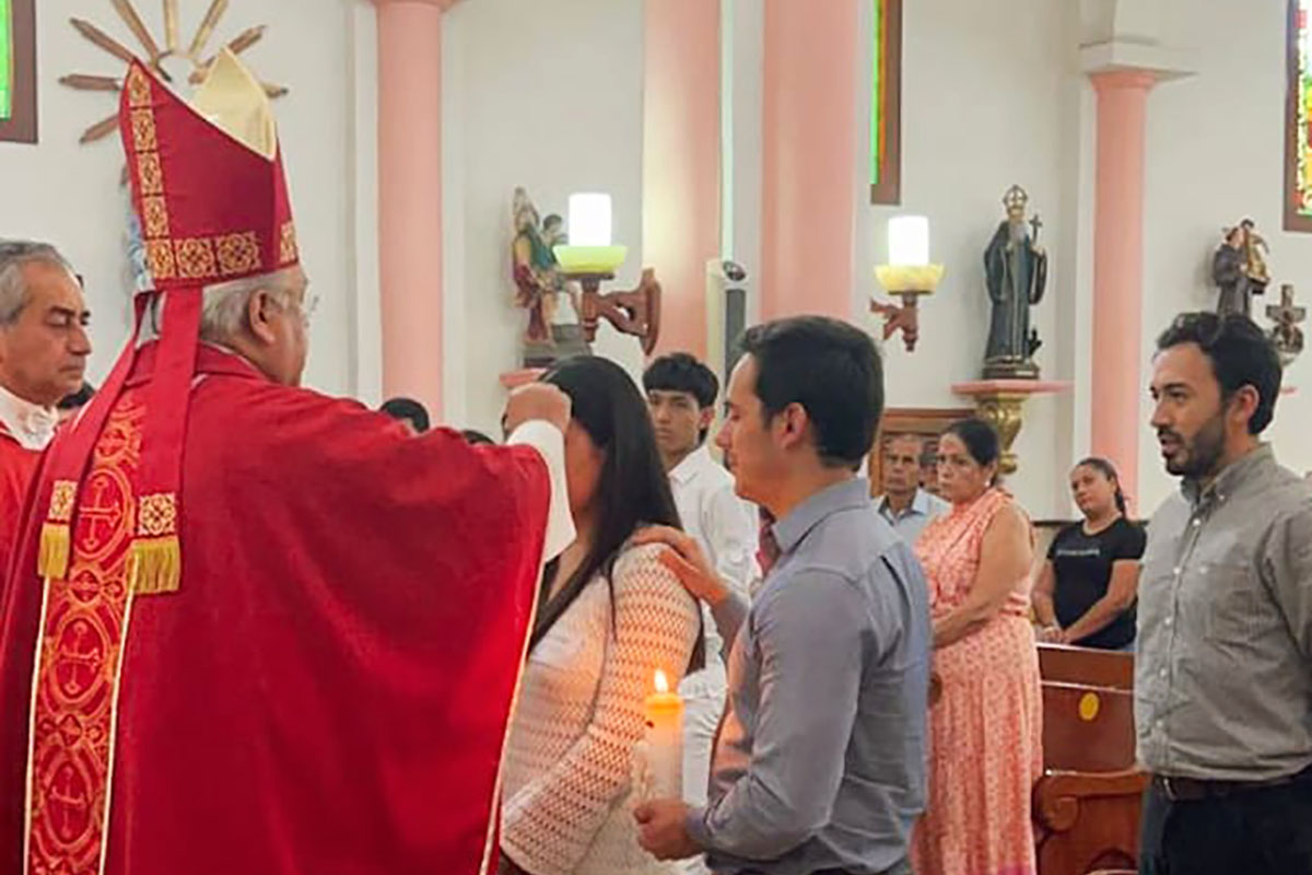 4 / 10 - Miembros de la Comunidad Anáhuac Veracruz Reciben el Sacramento de Confirmación y 4 / 10 - Miembros de la Comunidad Anáhuac Veracruz Reciben el Sacramento de Confirmación y