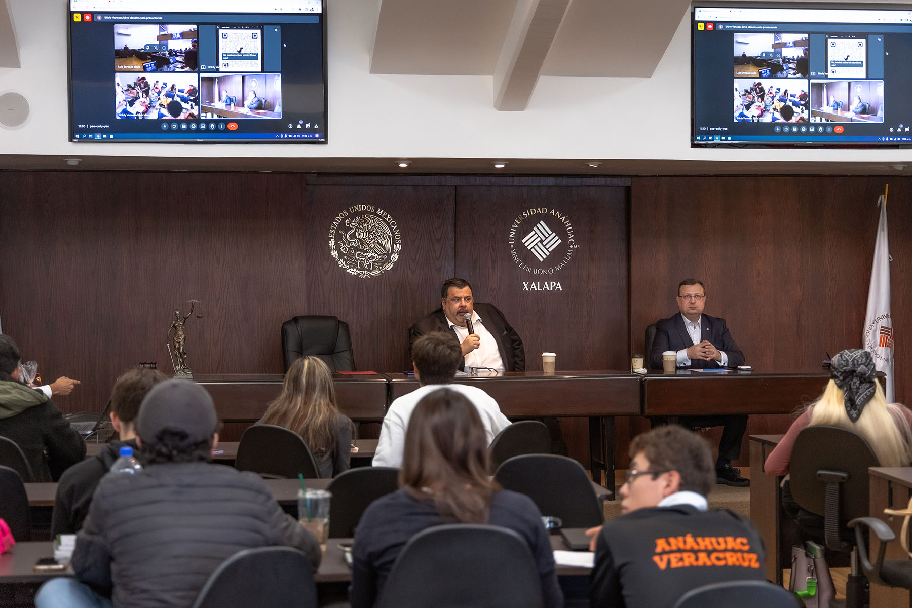 1 / 2 - Segunda Clase Espejo Internacional 1 / 2 - Segunda Clase Espejo Internacional