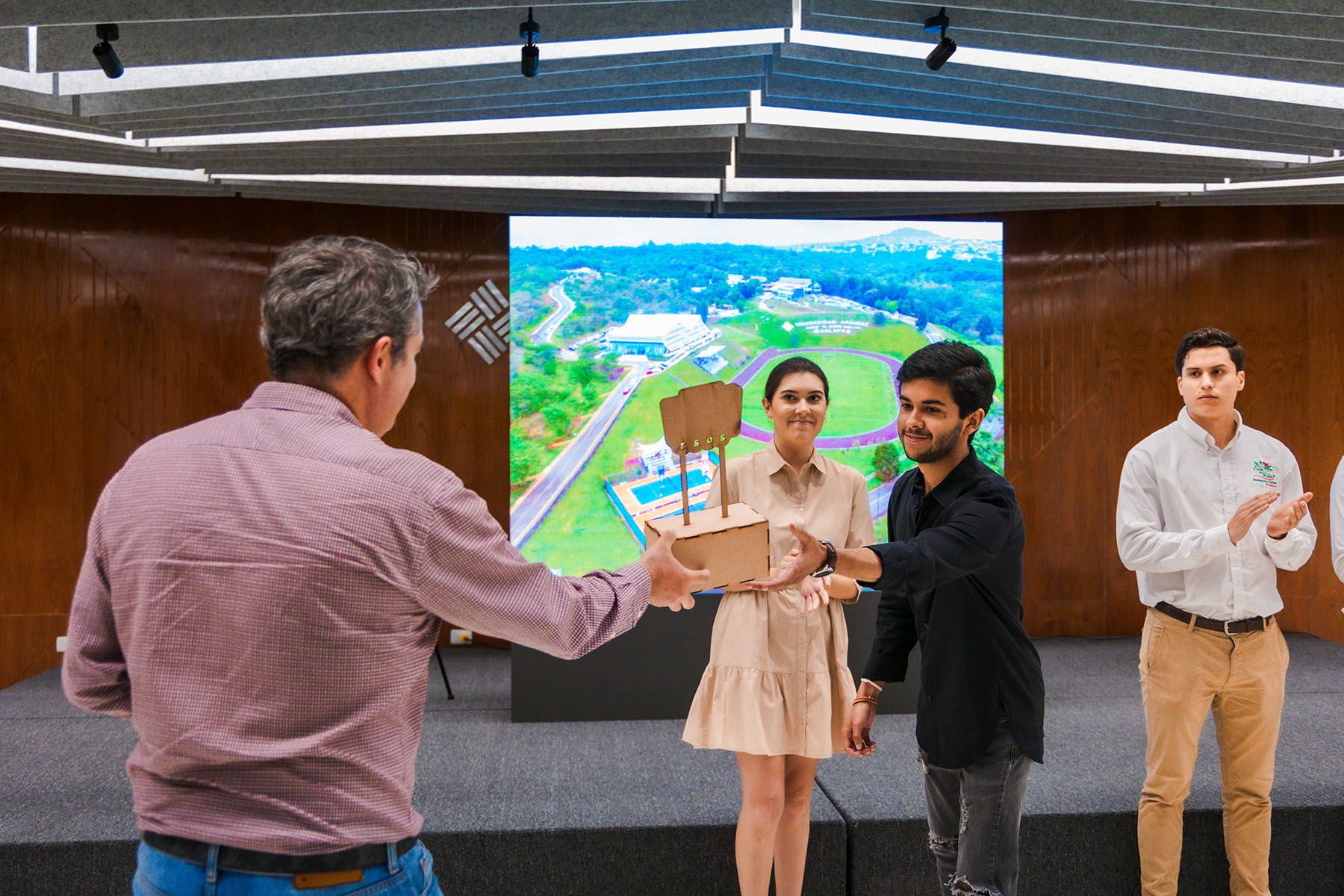 32 / 45 - Primer Concurso de Emprendimiento Lion&#039;s Den 2023
