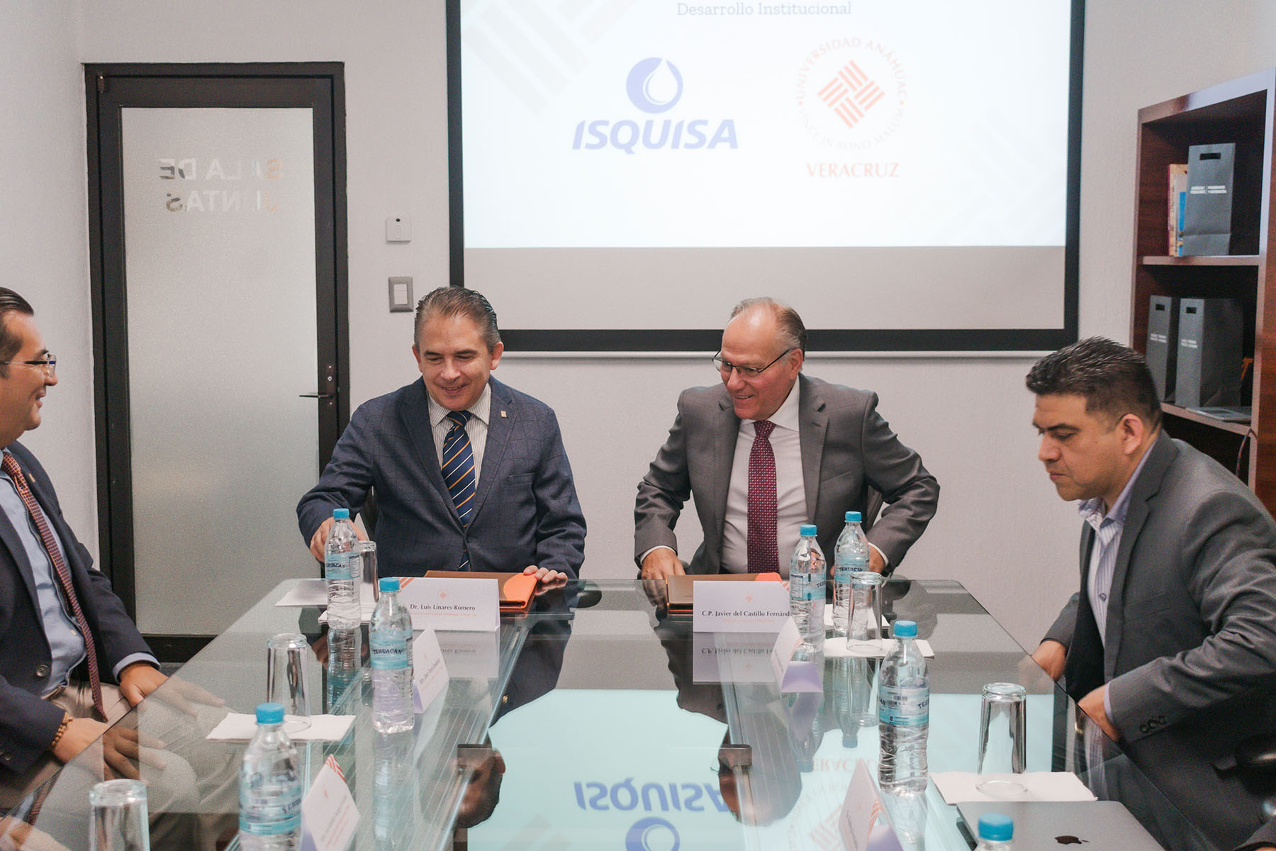 1 / 6 - Firma de Convenio de Colaboración con ISQUISA 1 / 6 - Firma de Convenio de Colaboración con ISQUISA