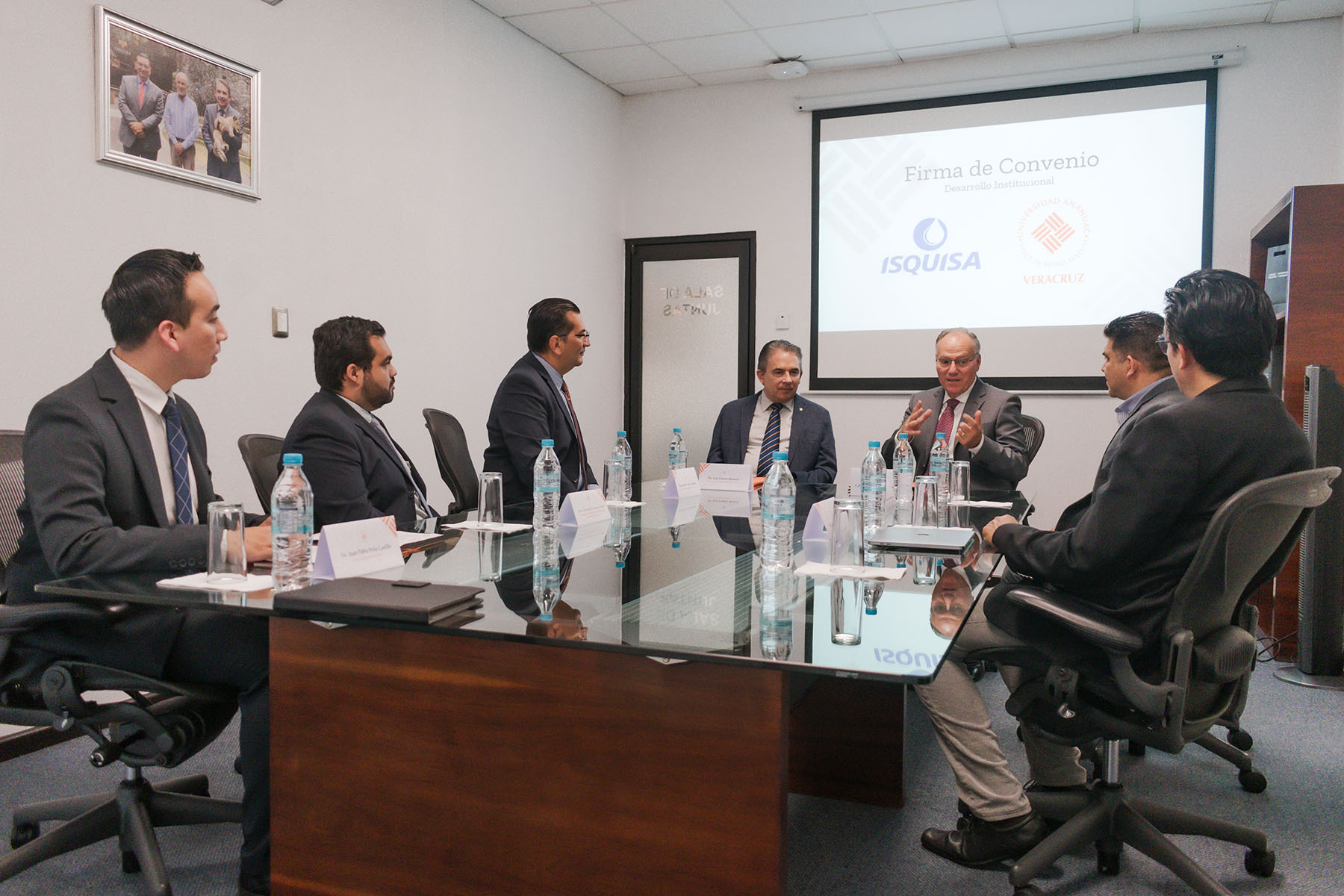 3 / 6 - Firma de Convenio de Colaboración con ISQUISA 3 / 6 - Firma de Convenio de Colaboración con ISQUISA