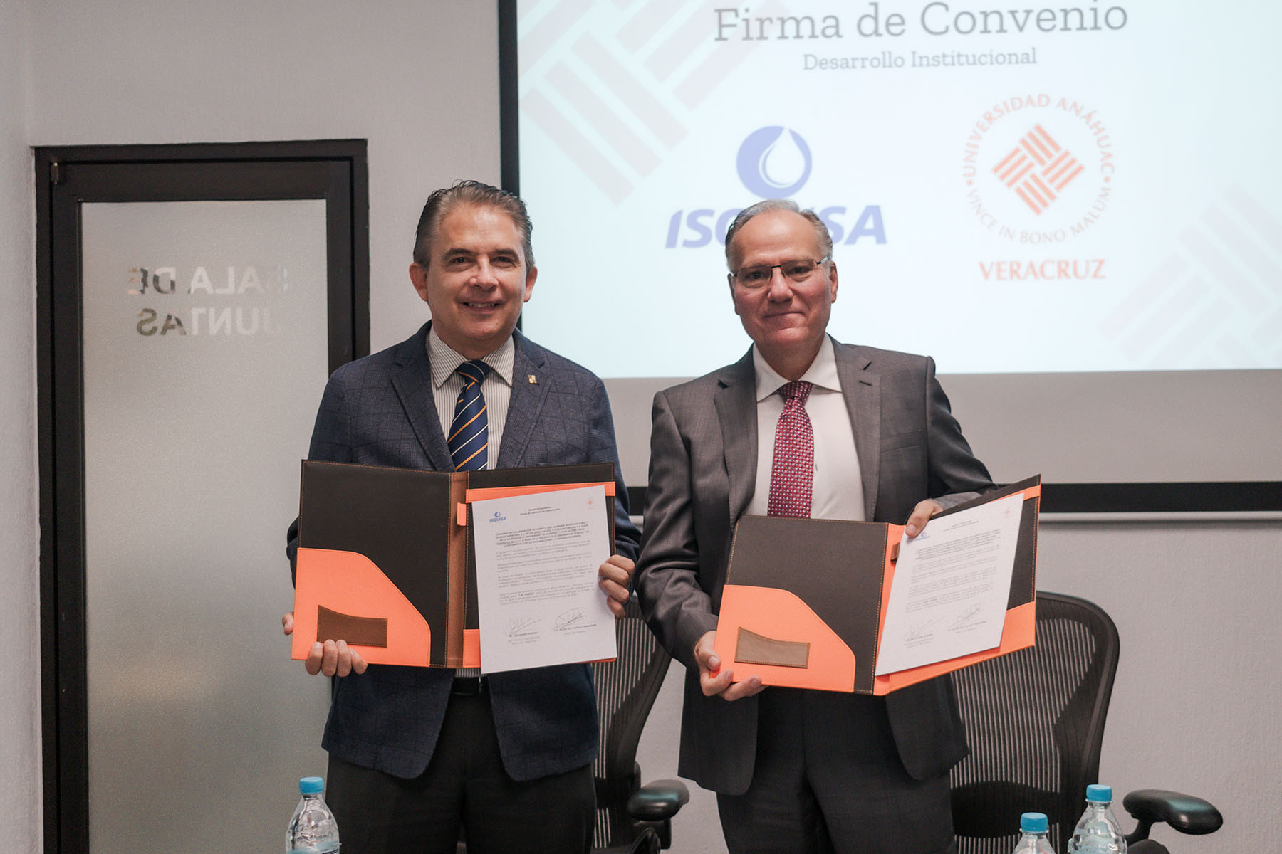 5 / 6 - Firma de Convenio de Colaboración con ISQUISA 5 / 6 - Firma de Convenio de Colaboración con ISQUISA