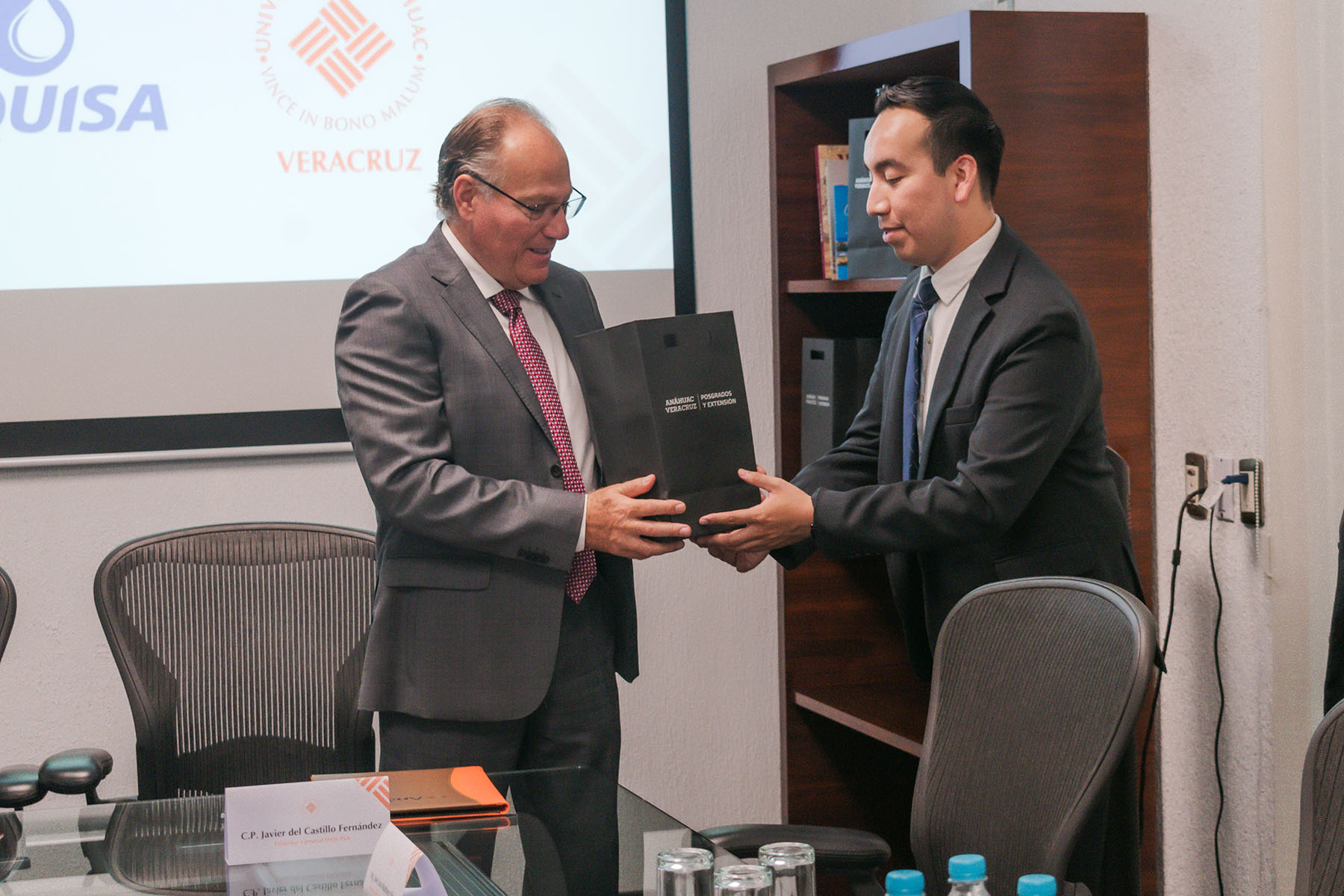 6 / 6 - Firma de Convenio de Colaboración con ISQUISA 6 / 6 - Firma de Convenio de Colaboración con ISQUISA