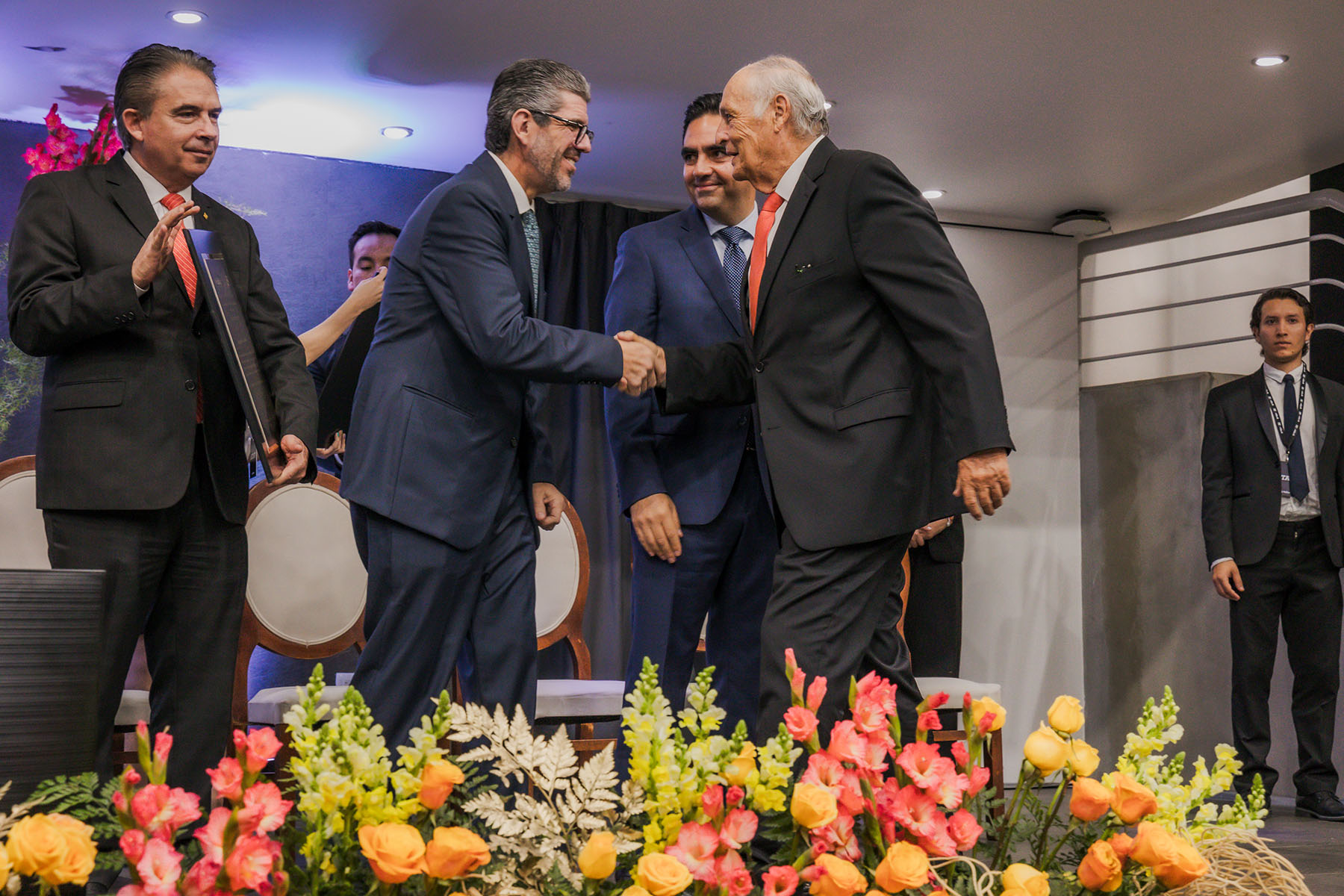 76 / 113 - Nuestra Universidad Celebra 30 Años Formando Grandes Líderes y Mejores Personas