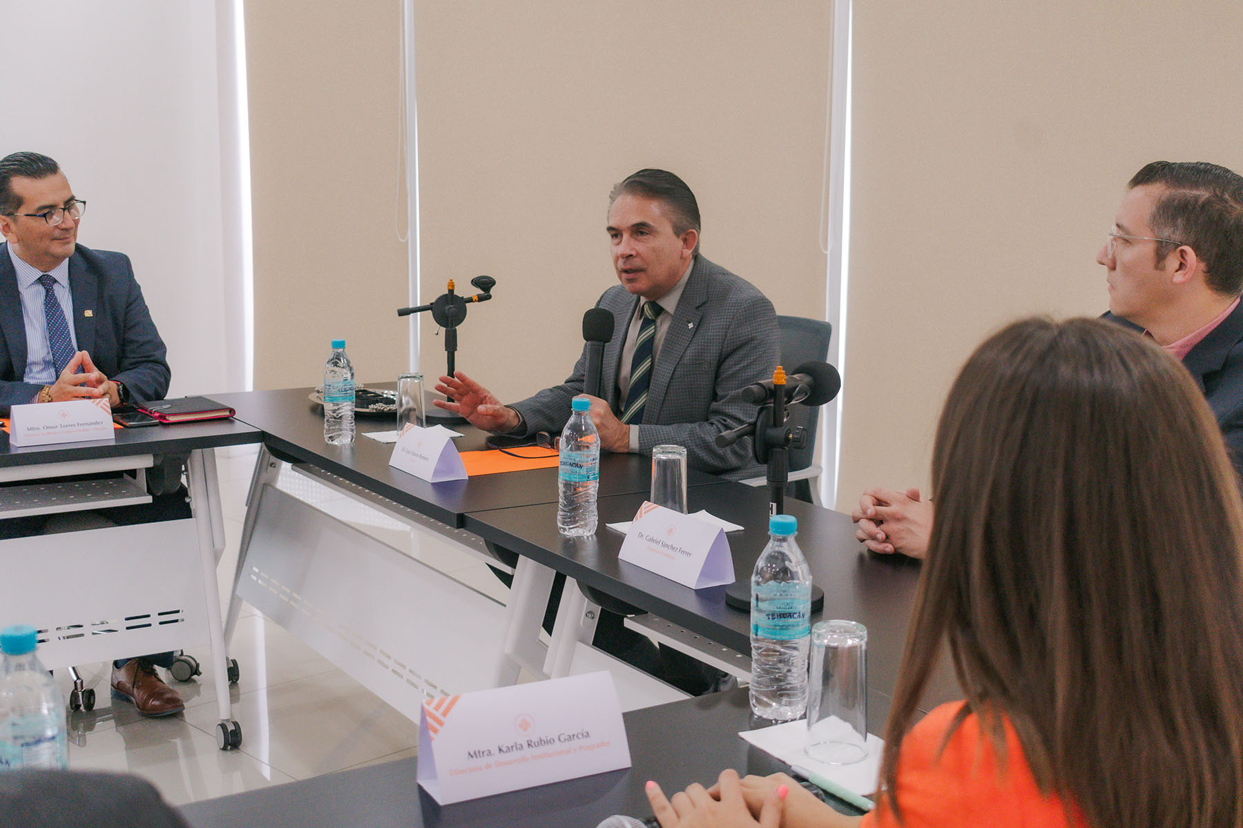 4 / 25 - Instauración del Consejo Consultivo Académico de la Escuela de Medicina 4 / 25 - Instauración del Consejo Consultivo Académico de la Escuela de Medicina