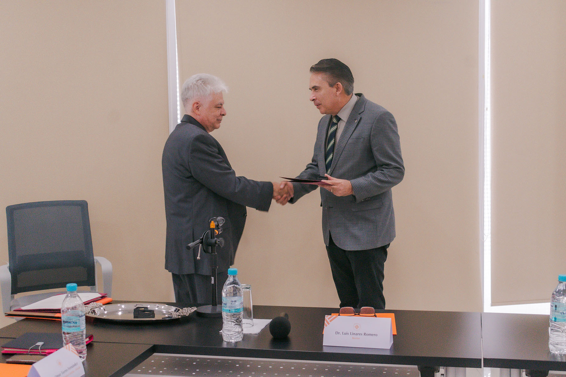 12 / 25 - Instauración del Consejo Consultivo Académico de la Escuela de Medicina 12 / 25 - Instauración del Consejo Consultivo Académico de la Escuela de Medicina