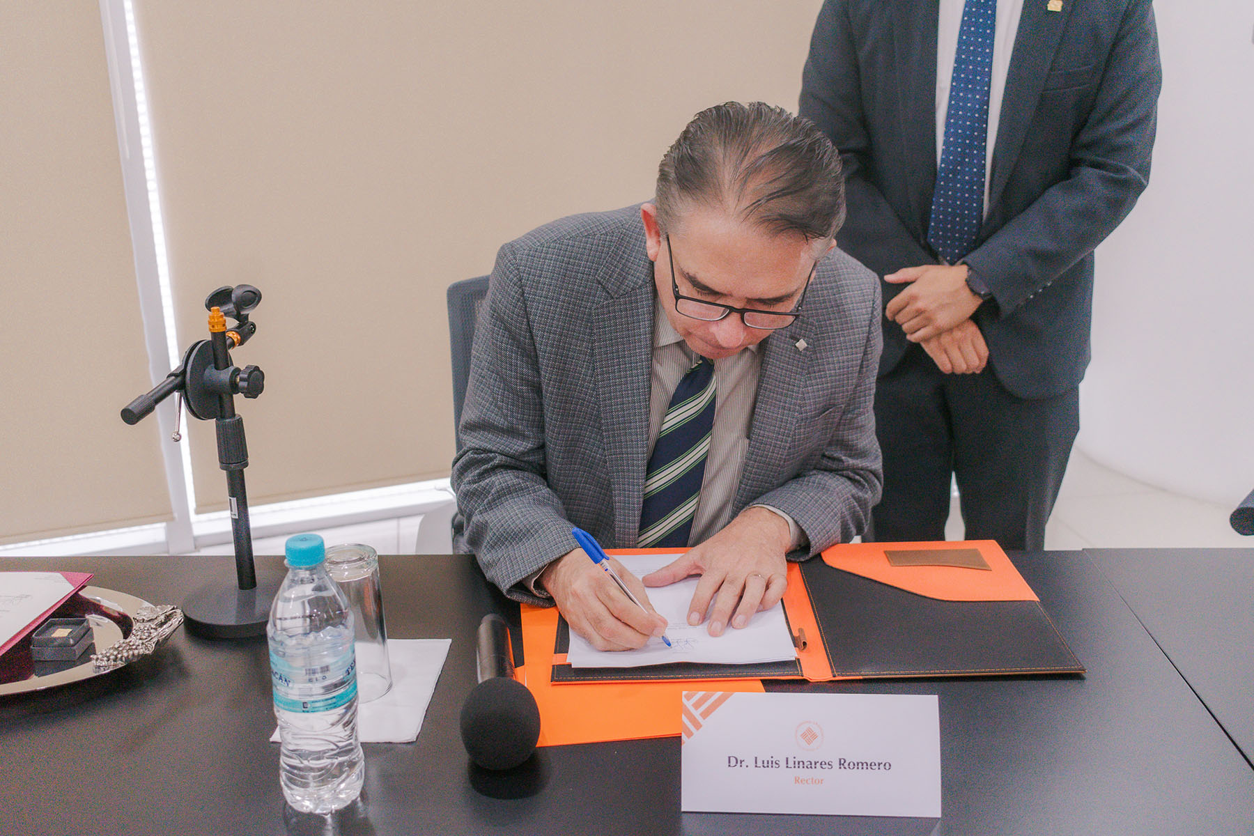 14 / 25 - Instauración del Consejo Consultivo Académico de la Escuela de Medicina 14 / 25 - Instauración del Consejo Consultivo Académico de la Escuela de Medicina