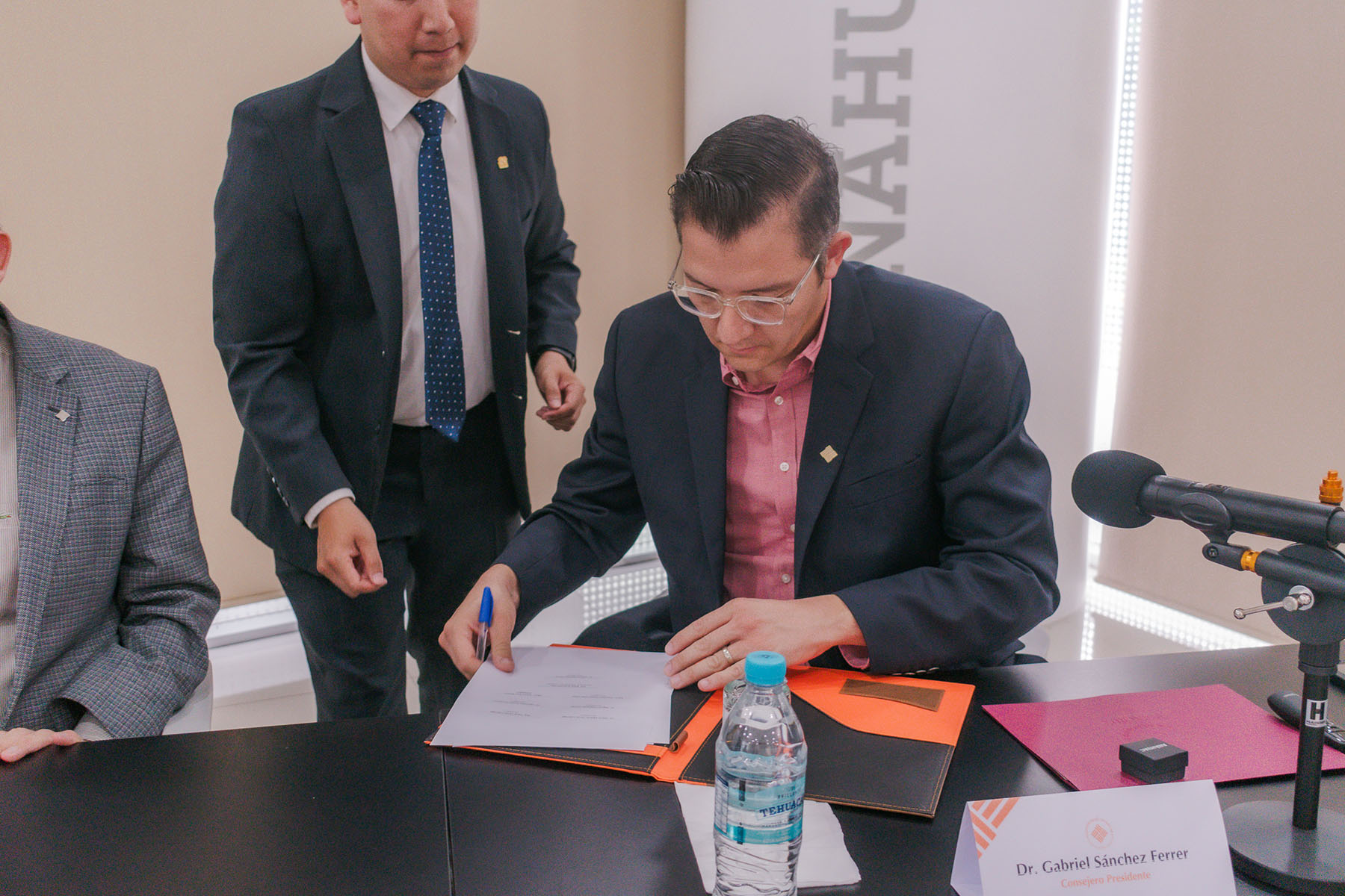 15 / 25 - Instauración del Consejo Consultivo Académico de la Escuela de Medicina 15 / 25 - Instauración del Consejo Consultivo Académico de la Escuela de Medicina