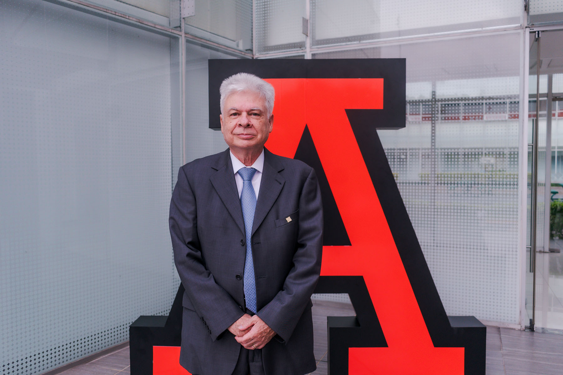 18 / 25 - Instauración del Consejo Consultivo Académico de la Escuela de Medicina 18 / 25 - Instauración del Consejo Consultivo Académico de la Escuela de Medicina