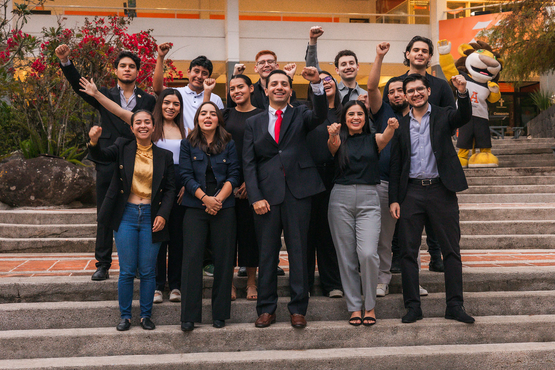 29 / 32 - Comunidad de Posgrados en su Trigésimo Aniversario