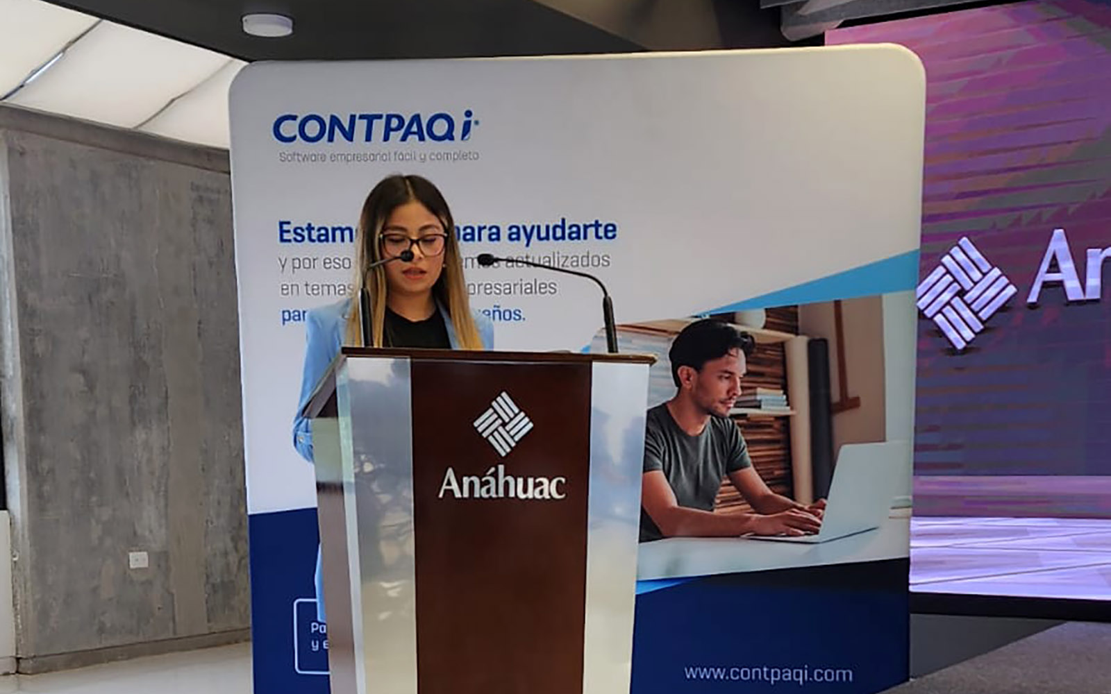 1 / 4 - El Mundo Empresarial en Tiempos de Crisis 1 / 4 - El Mundo Empresarial en Tiempos de Crisis
