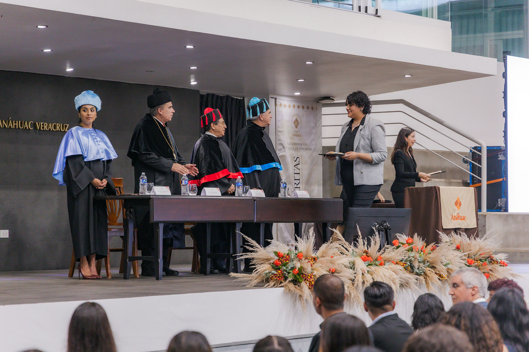 18 / 167 - Entrega de Premios Lux et Veritas y Ser Anáhuac: Galería Uno 18 / 167 - Entrega de Premios Lux et Veritas y Ser Anáhuac: Galería Uno