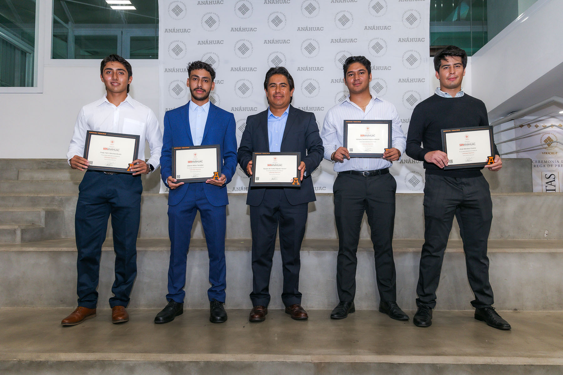 98 / 113 - Entrega de Premios Lux et Veritas y Ser Anáhuac: Galería Dos 98 / 113 - Entrega de Premios Lux et Veritas y Ser Anáhuac: Galería Dos