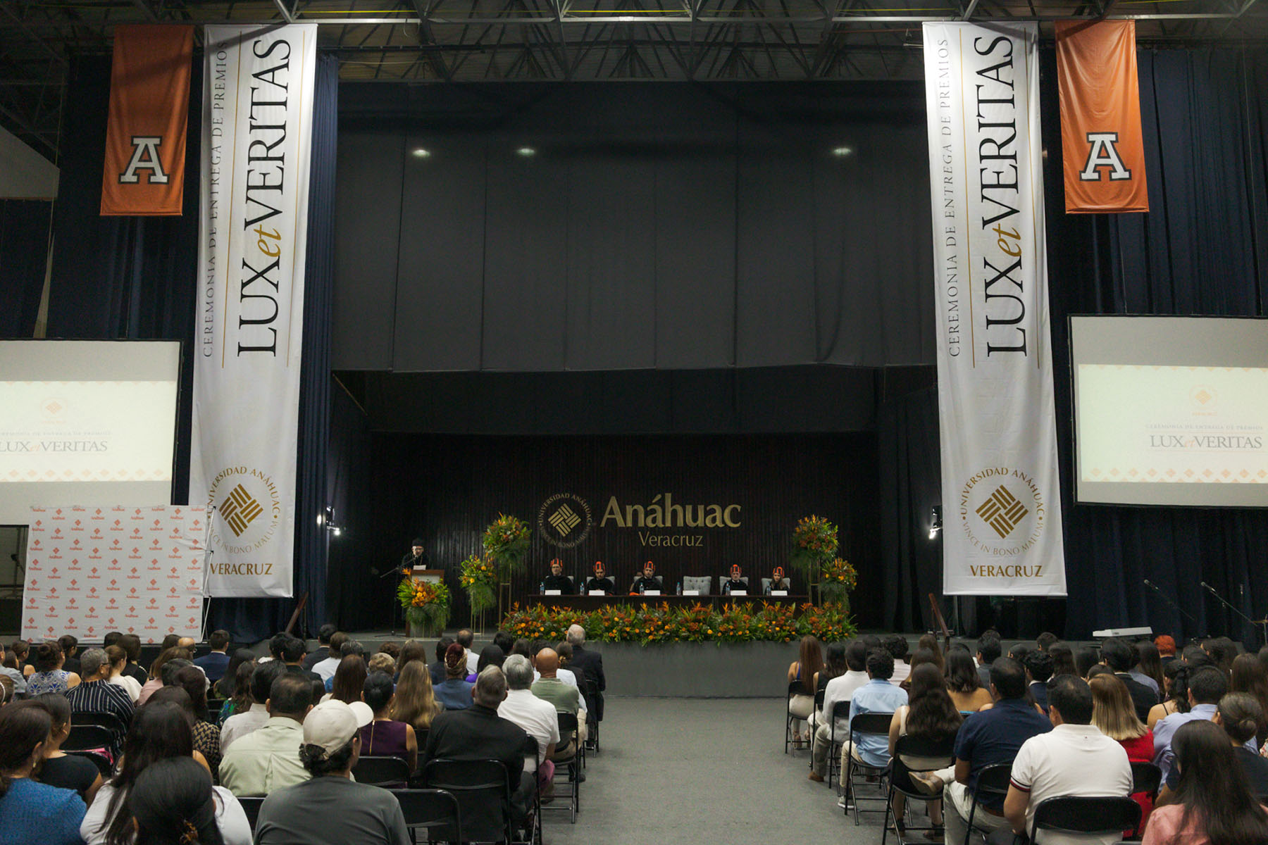 3 / 83 - Entrega de Premios Lux et Veritas y Ser Anáhuac: Galería 3 / 83 - Entrega de Premios Lux et Veritas y Ser Anáhuac: Galería
