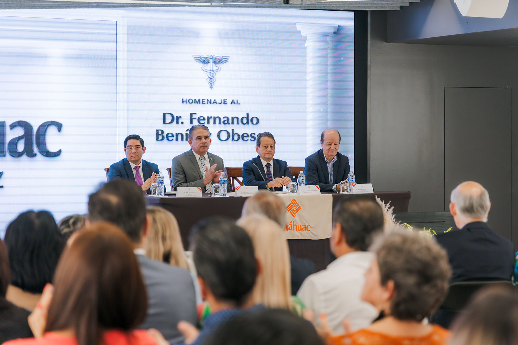3 / 39 - Homenaje al Dr. Fernando Benítez Obeso
