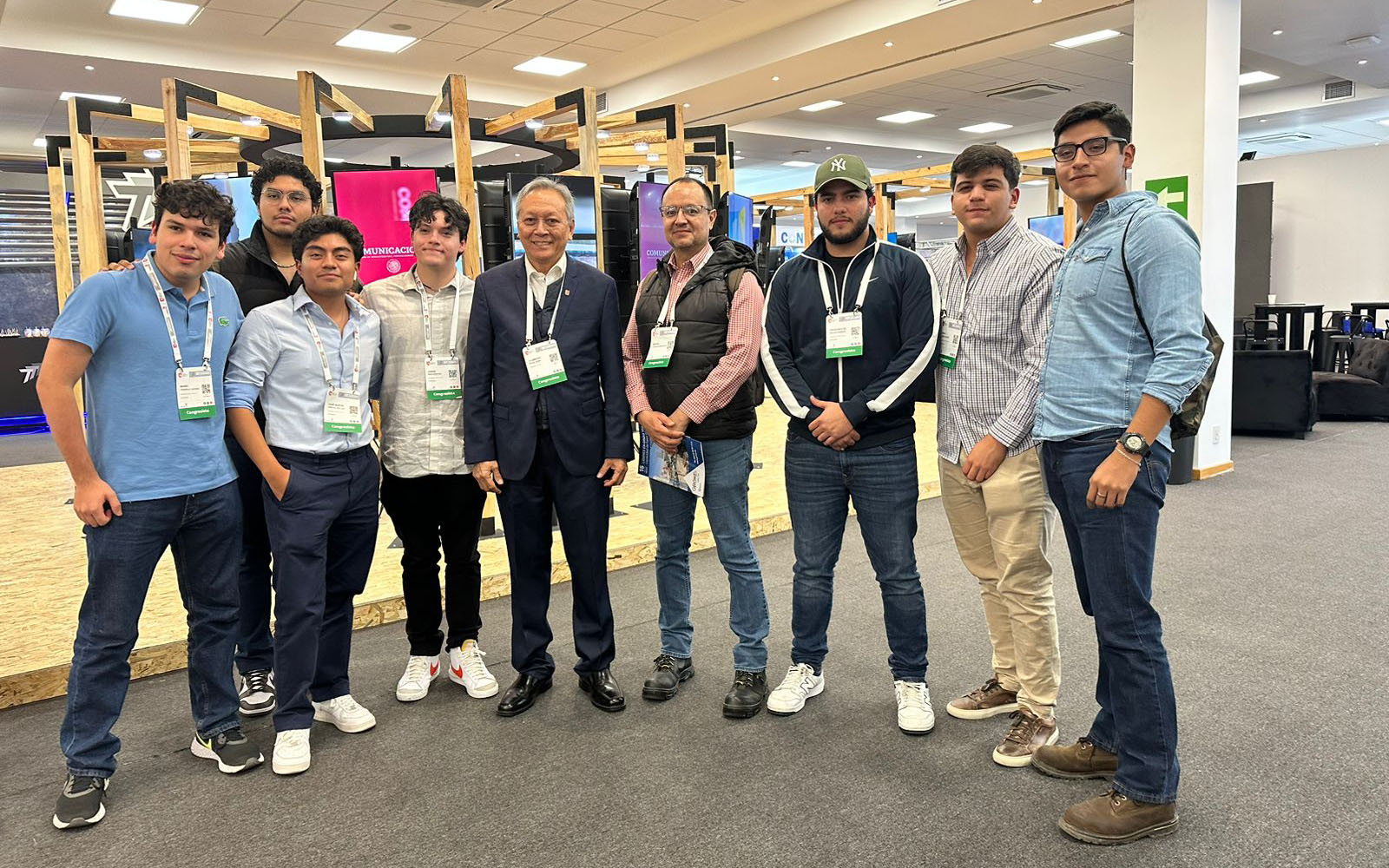 1 / 4 - Estudiantes Presentes en el 32° Congreso Nacional de Ingeniería Civil 2023 1 / 4 - Estudiantes Presentes en el 32° Congreso Nacional de Ingeniería Civil 2023