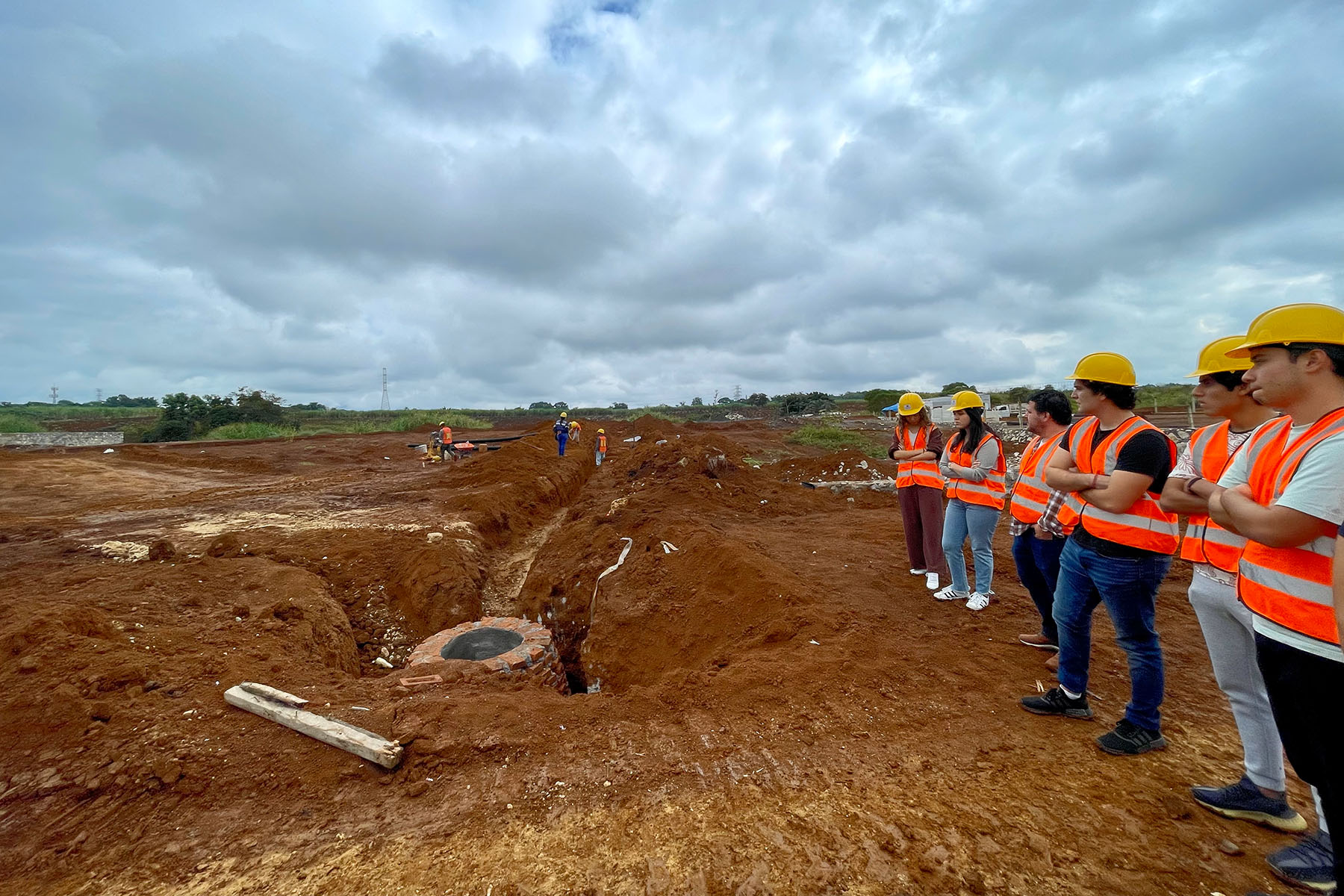 5 / 10 - Alumnos de Arquitectura de Primer Semestre Realizan Visita de Campo a Proyecto de