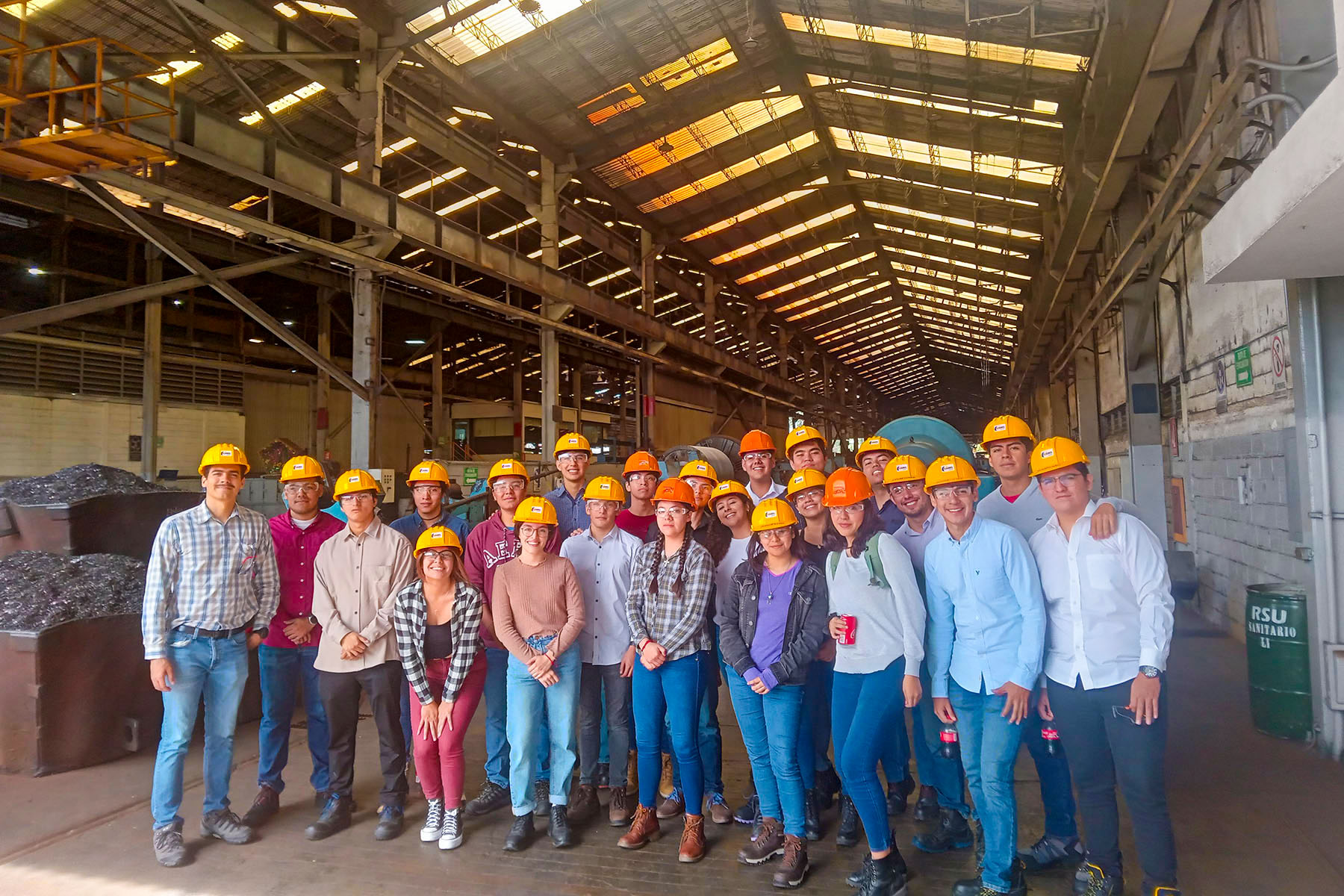 1 / 2 - Escuela de Ingeniería Visita Manufacturera 3M