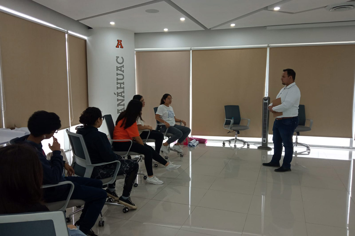 1 / 11 - Alumnos de Psicología Enriquecen su Formación con Talleres Experienciales 1 / 11 - Alumnos de Psicología Enriquecen su Formación con Talleres Experienciales