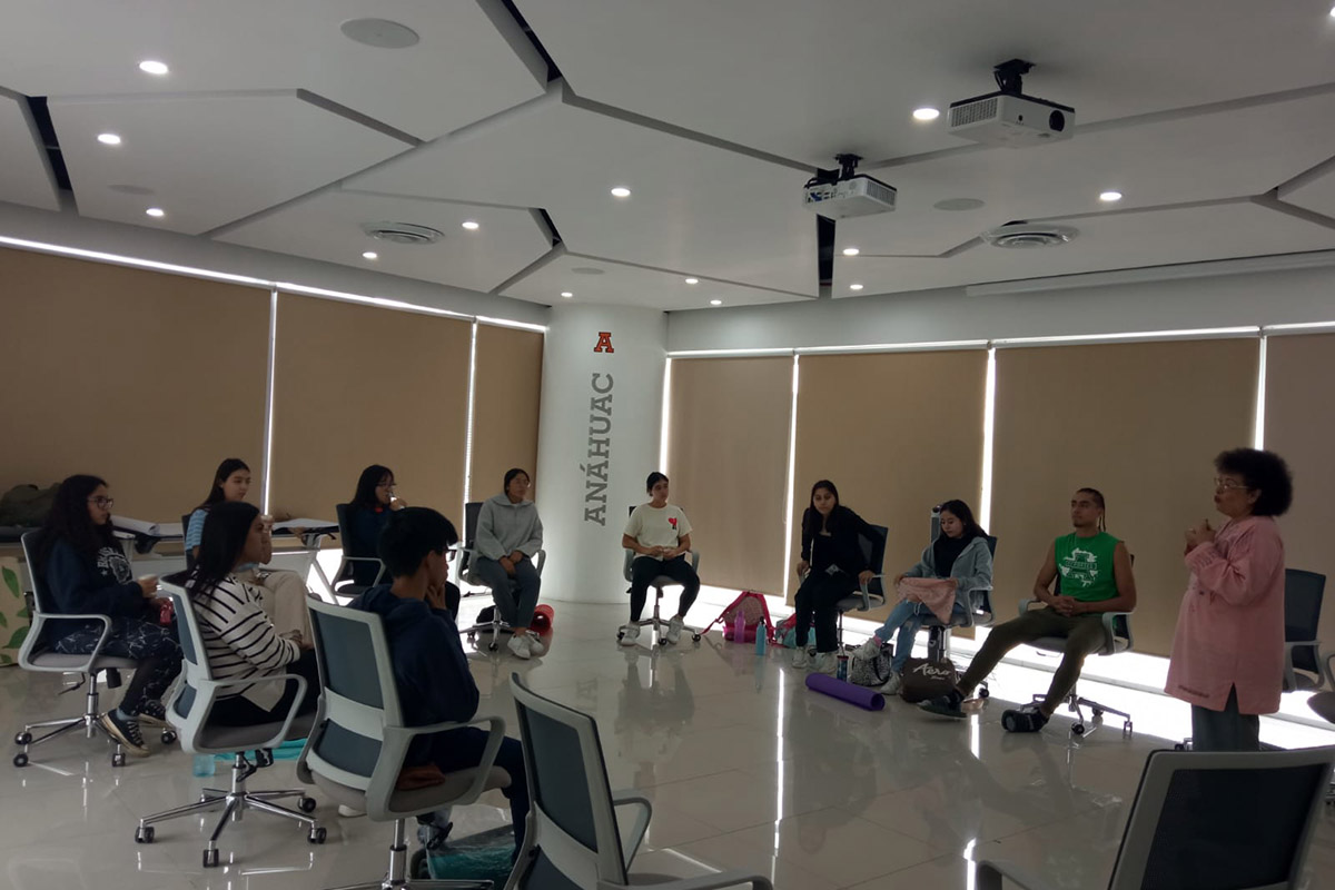 3 / 11 - Alumnos de Psicología Enriquecen su Formación con Talleres Experienciales 3 / 11 - Alumnos de Psicología Enriquecen su Formación con Talleres Experienciales