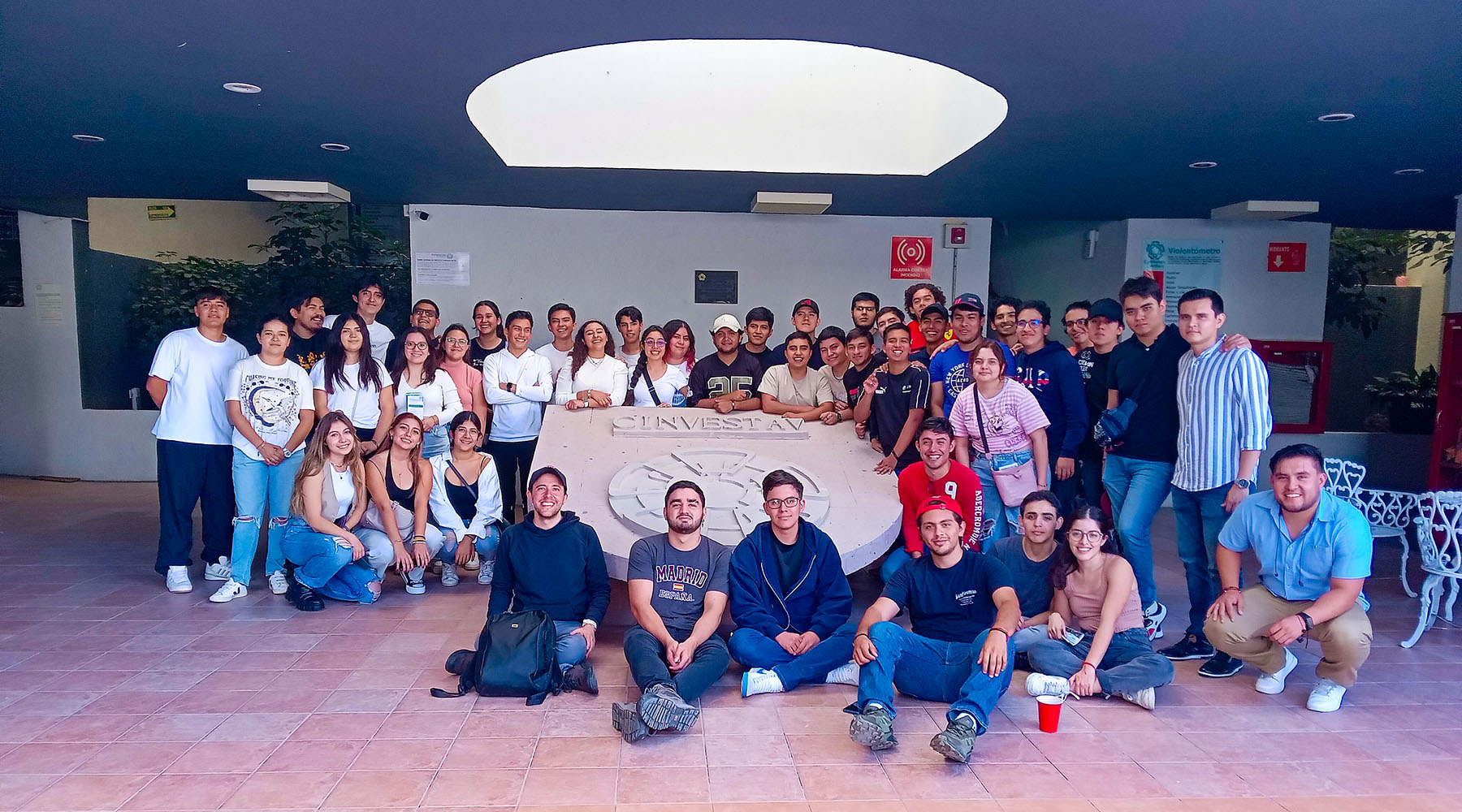 1 / 2 - Alumnos de Ingeniería Visitan Centro del CINVESTAV-IPN y la Feria Nacional de