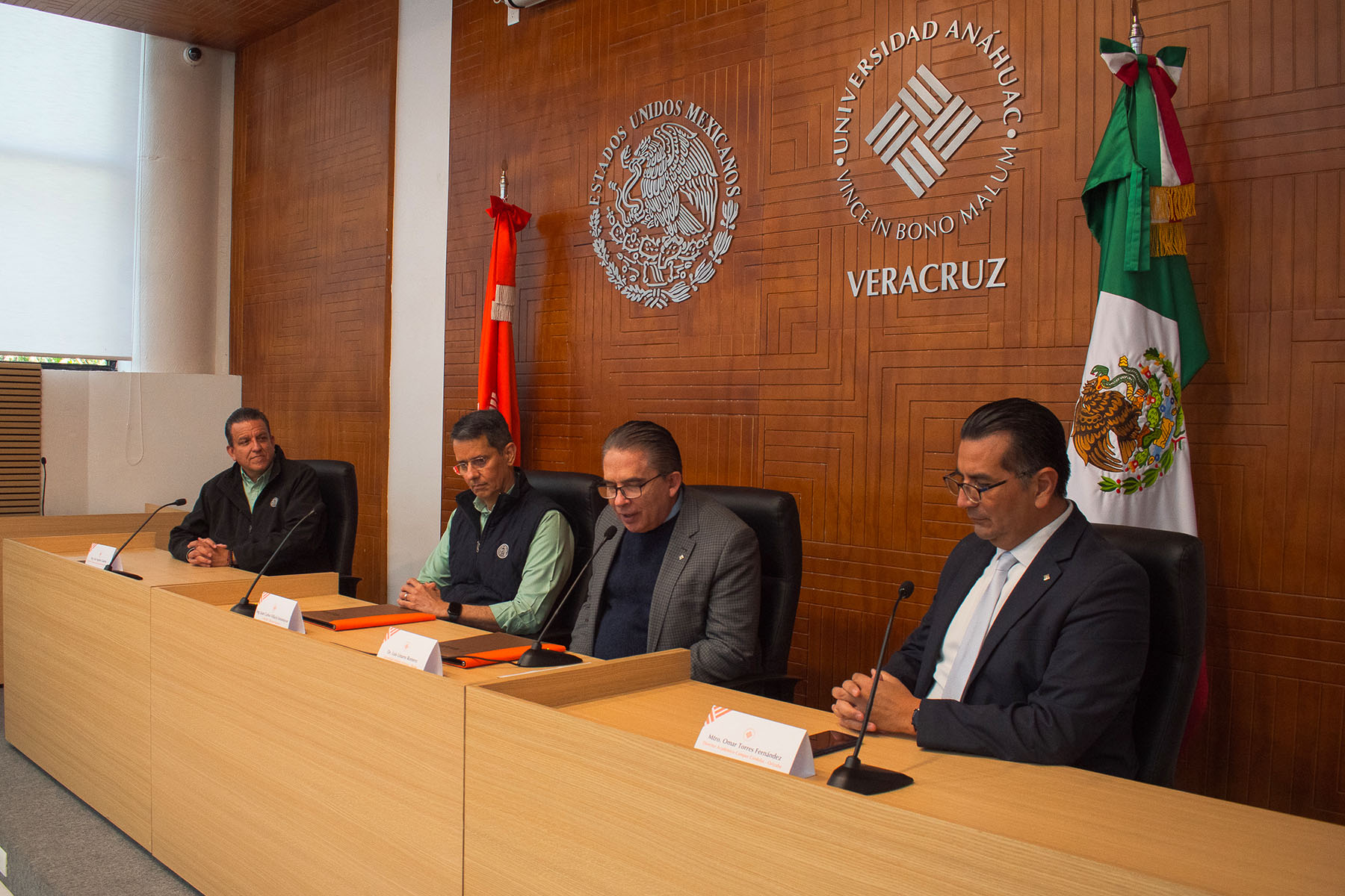 3 / 12 - Firma de Convenio de Colaboración con CAFIVER 3 / 12 - Firma de Convenio de Colaboración con CAFIVER